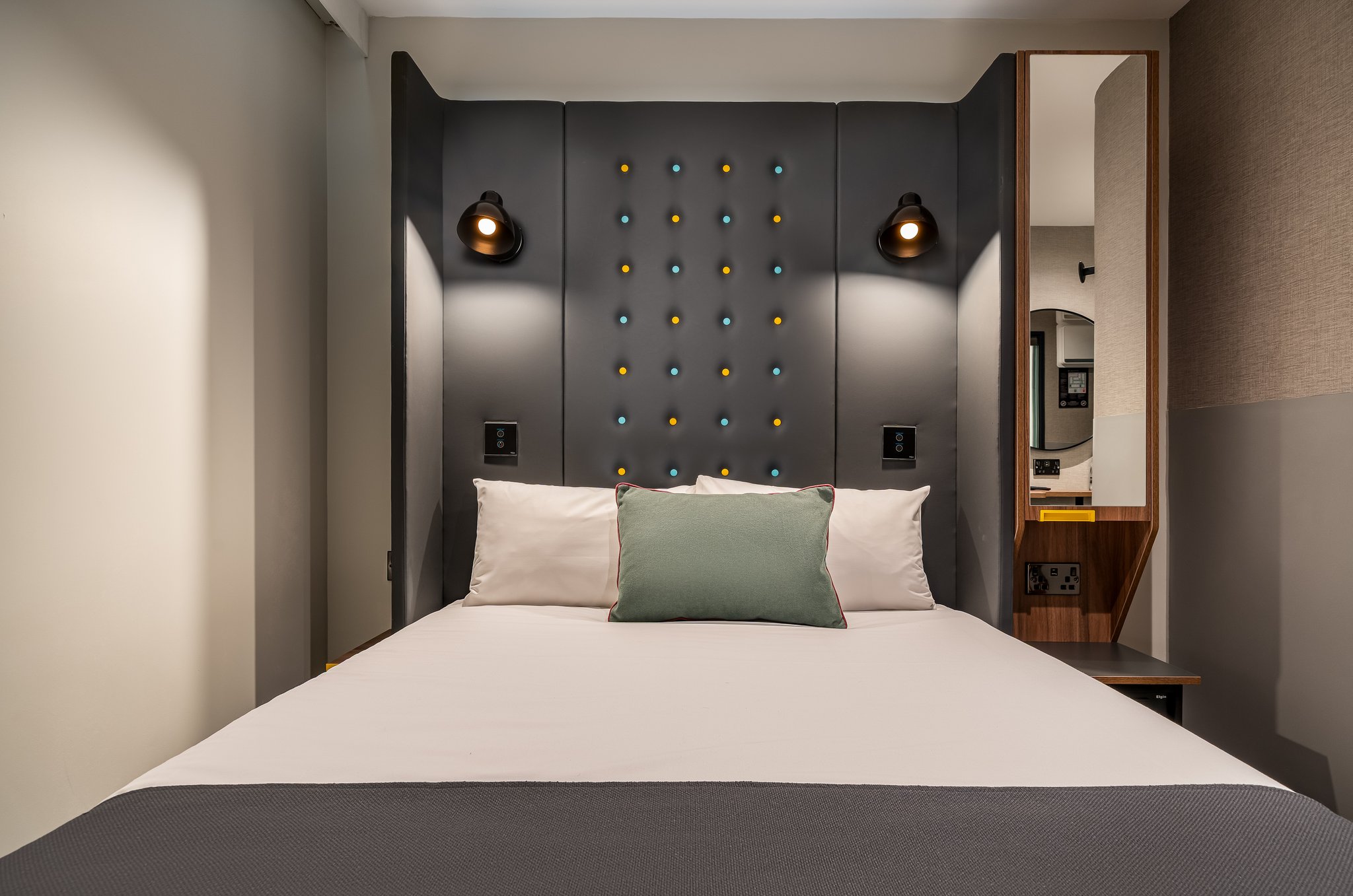 TeB1Ynn8NkuiJDarKdC2Ng_Canary_Wharf_Cosy_Double_no_window_S