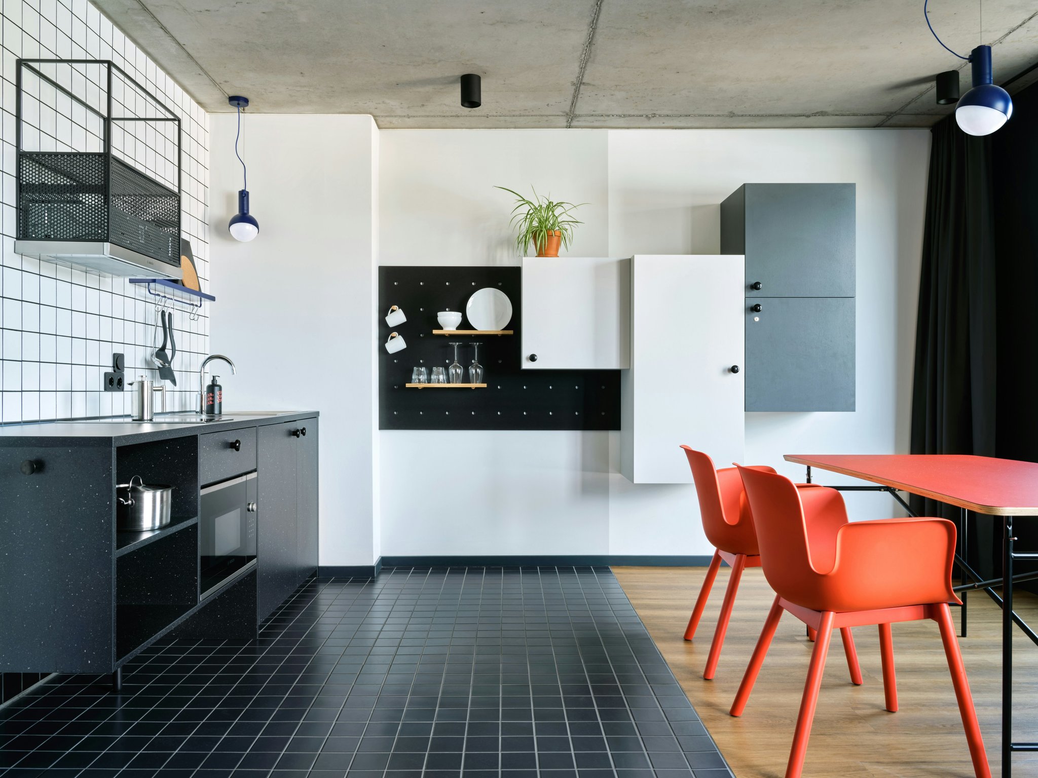 bGA2Qklx3kCPIiD0G2GTtQ_Suite_with_King_Bed_and_Kitchenett_S