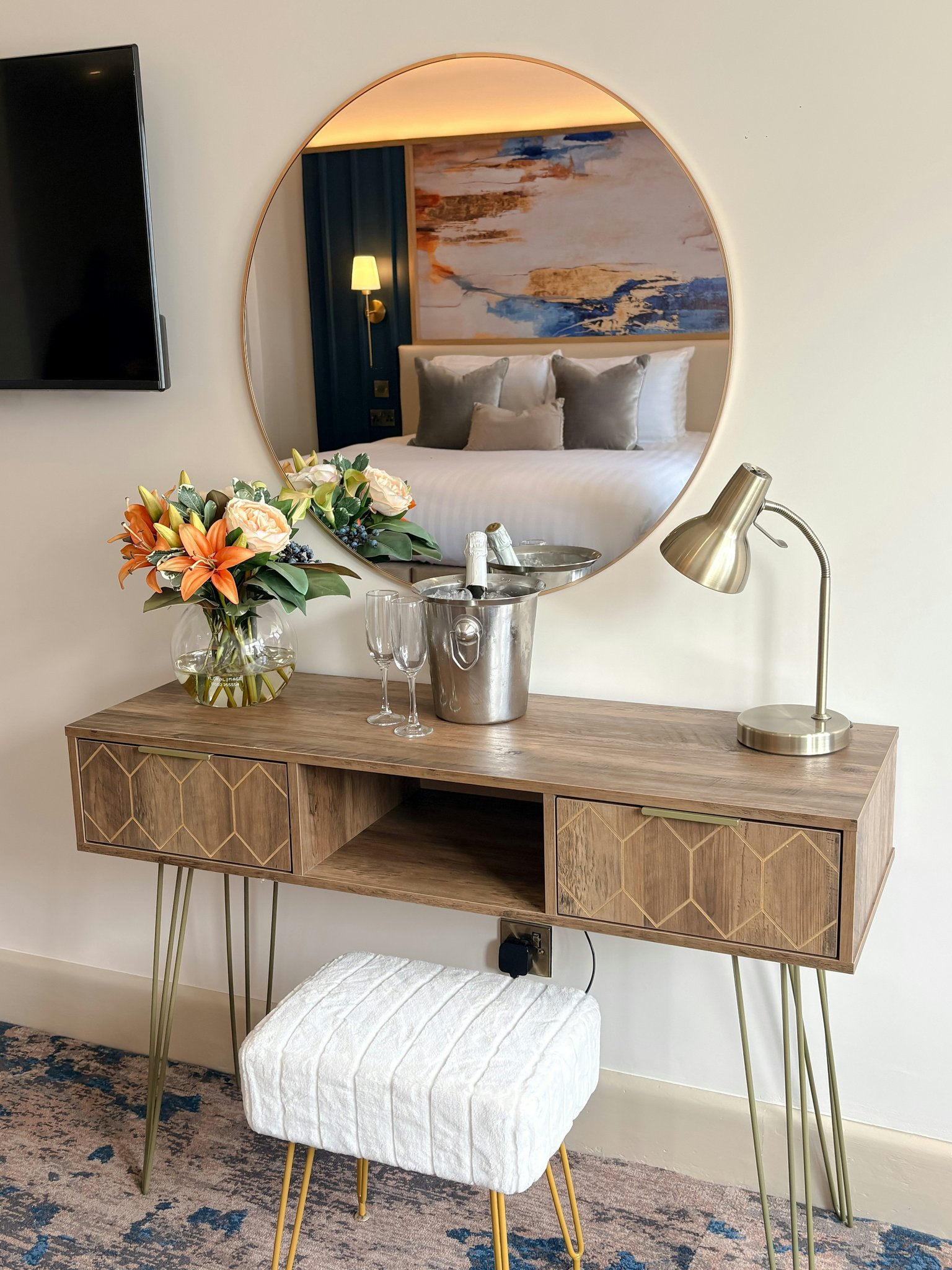 hxIRl6NqekGpqtjxRJedMg_Sea_Suite_Dressing_Table_and_Mirro_S