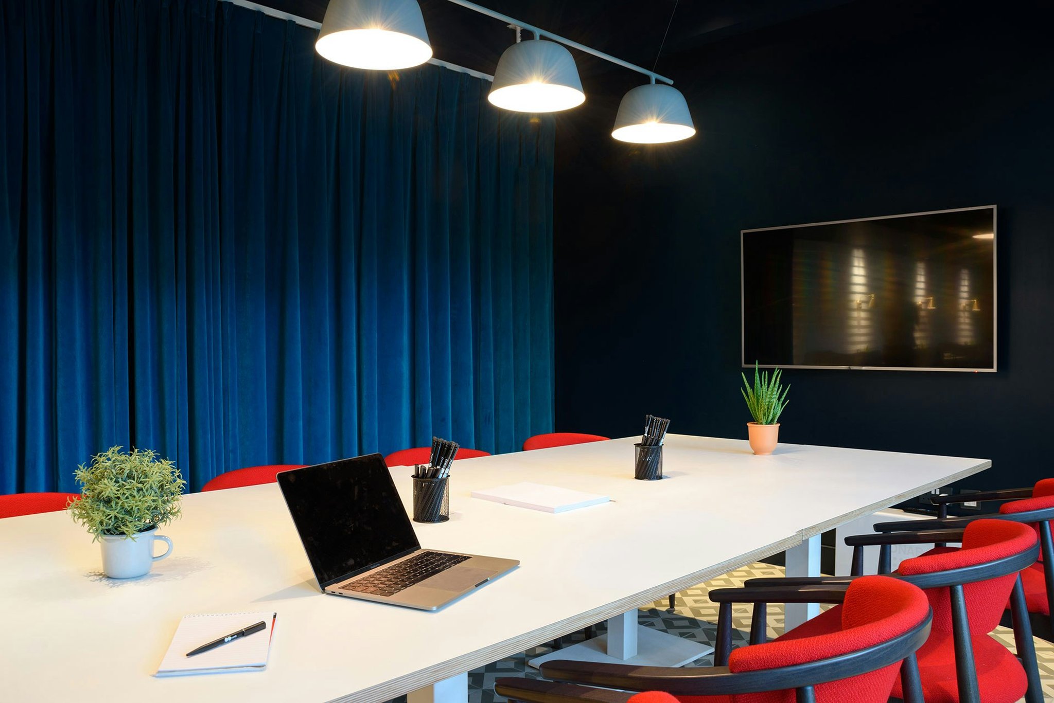 hAIQs0CaUUKvJlxzqXqlkg_Meeting-room_S
