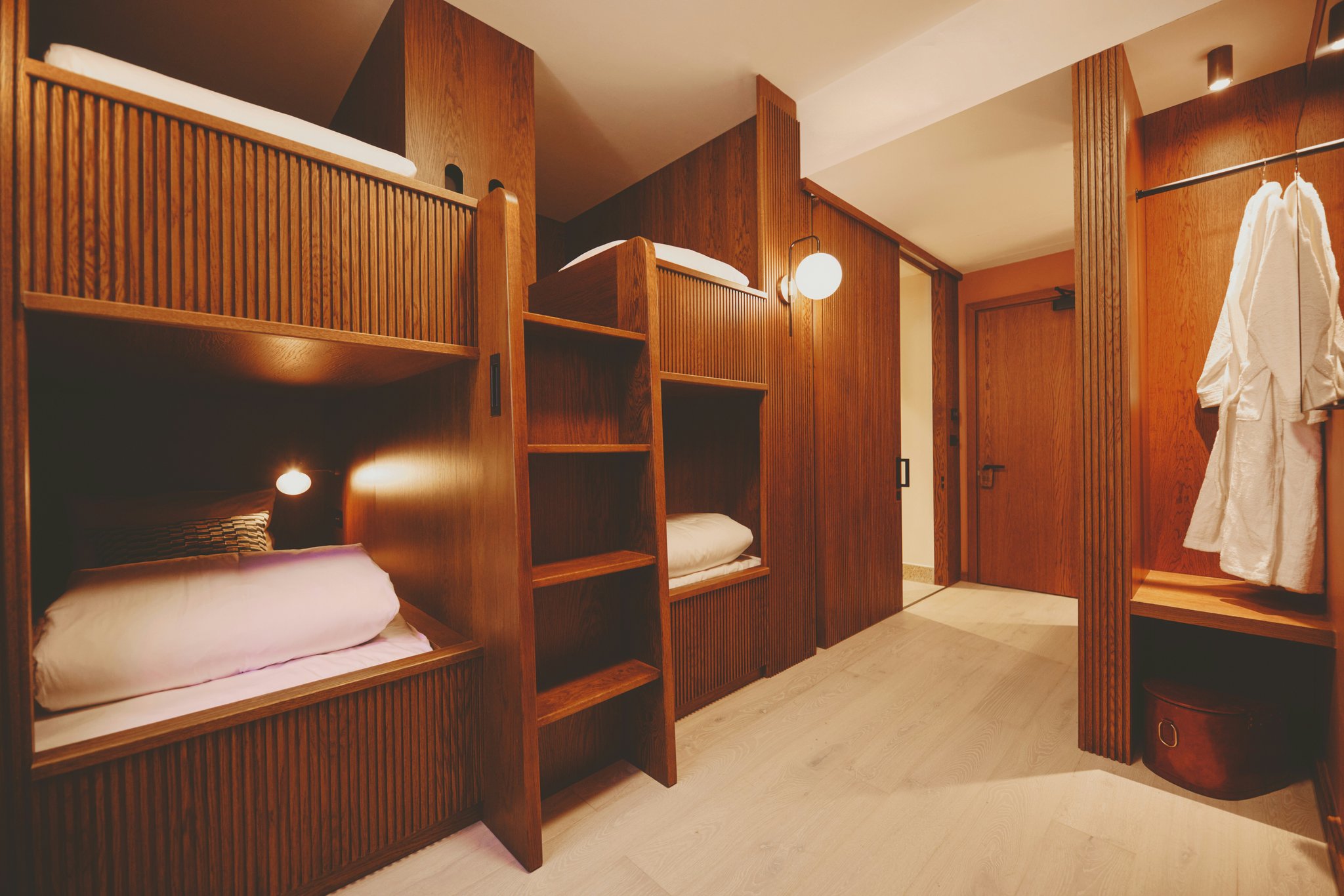 emgrV65dukWT3r7G6YxbgQ_Bunk_Room-02_S