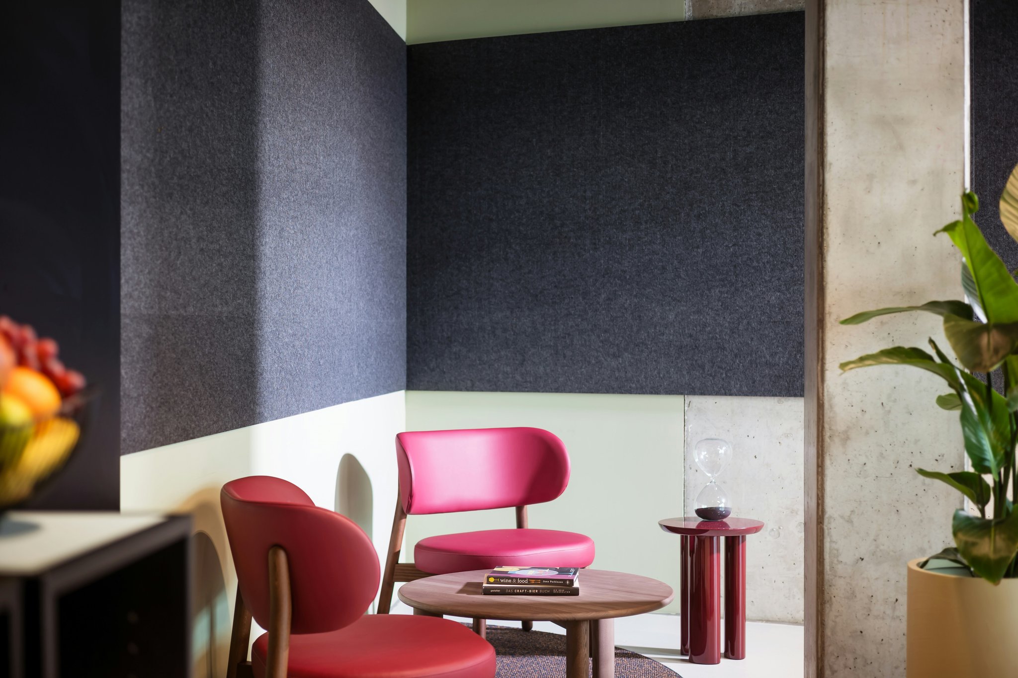 8CdmPARuT0iVHdqtr5beEA_Berlin_Interior_Meeting-Room-6_202_S