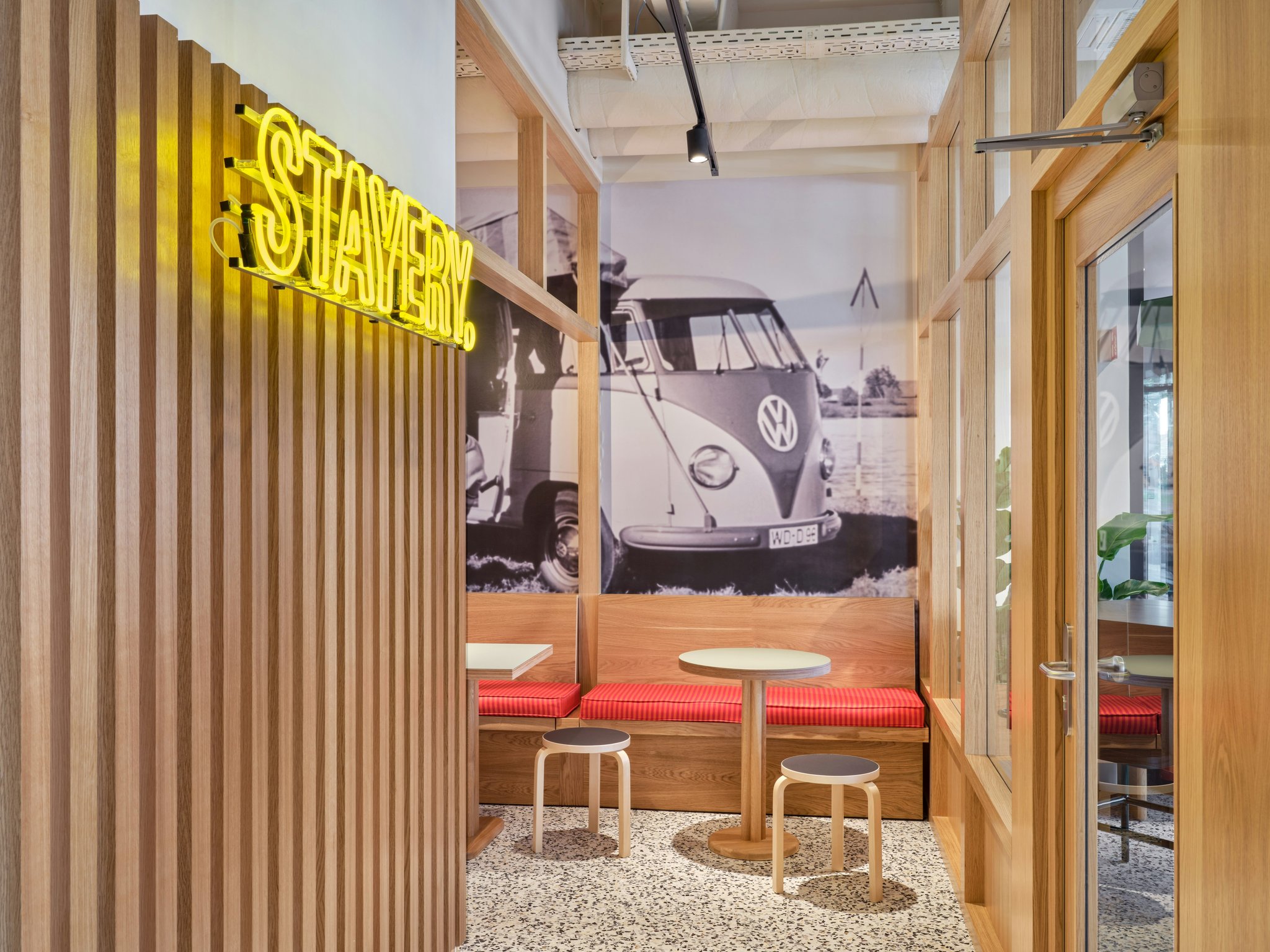 FD0pAkXYe0yzne9RFXmWFg_Stayery-Wolfsburg-SH-Loft-Kiosk-Ne_S