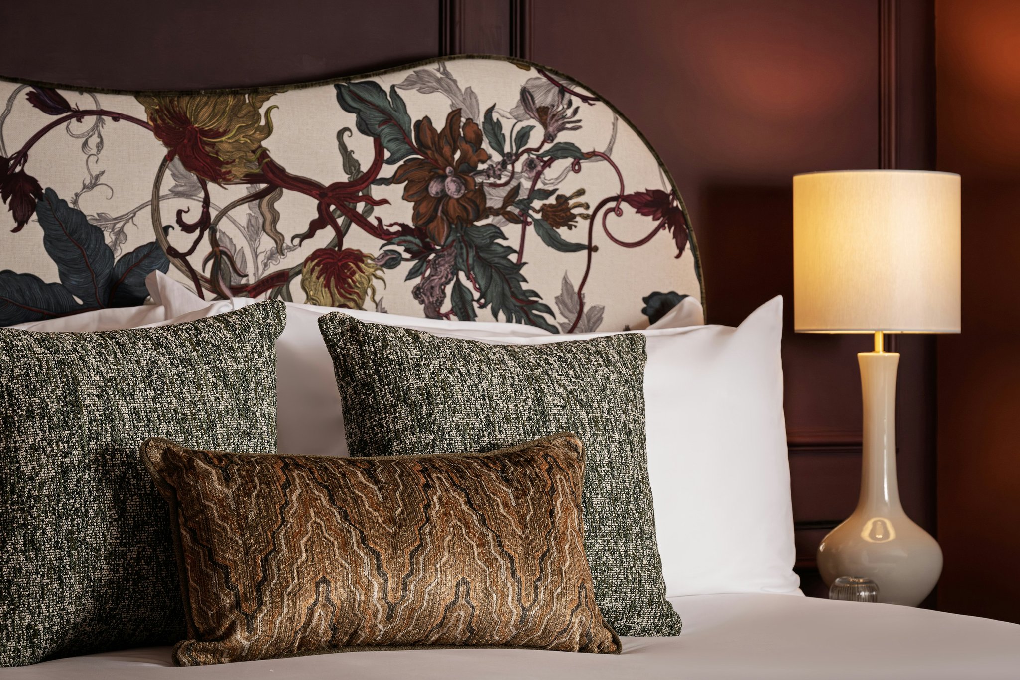 5fZlihOzZEKpWZ6I2eW9Rg_Comfy_Mulberry_bedroom_S