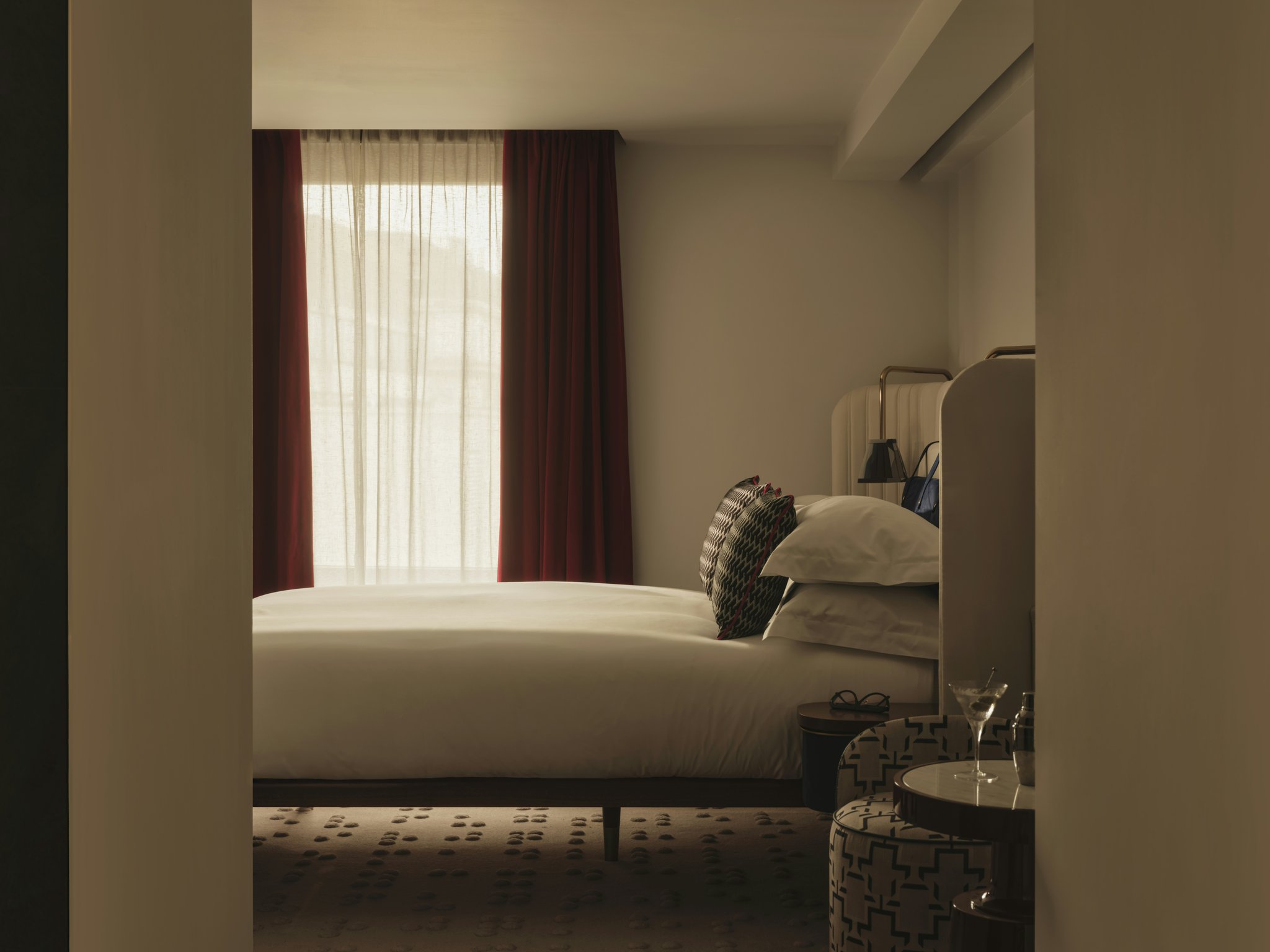 uV18xFg6Ukemv0nCIuLgg_The_Mayfair_Suite_(2)_S