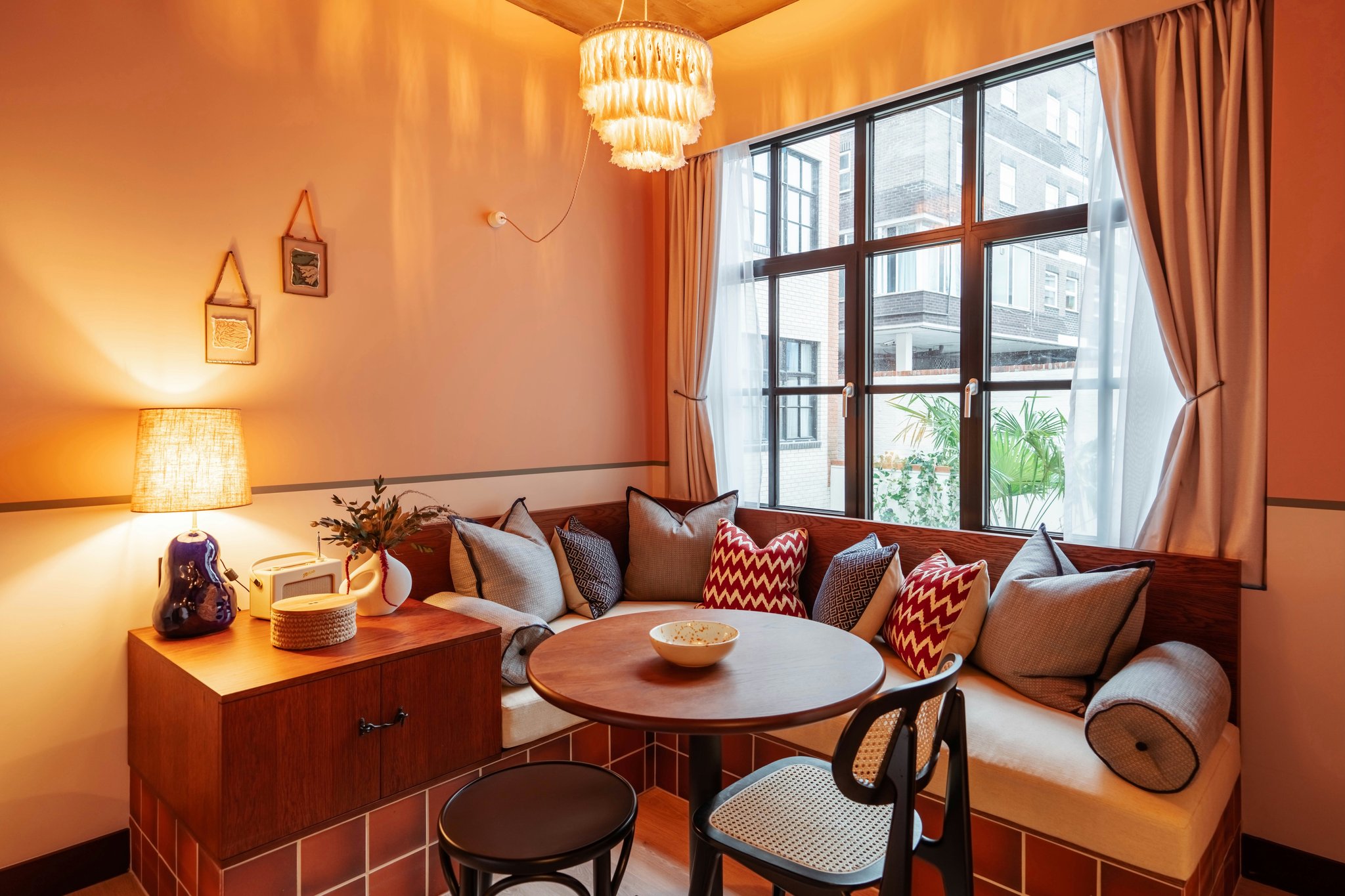 wwjSx61qakiMGuszTEj91w_Lounge_Dining_Area_S