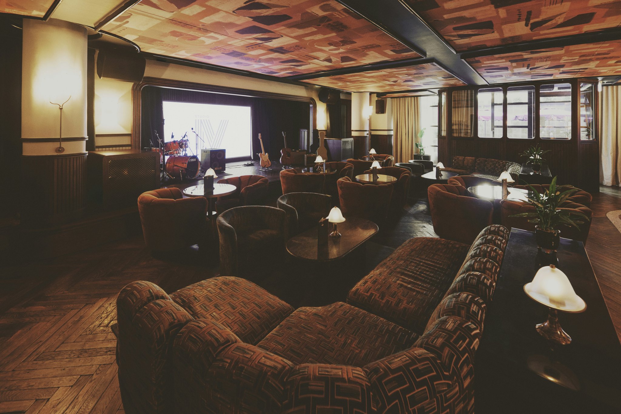 SIZq2hxVLEOup6TWAbHBCg_Studio_IV_Bar-00_S
