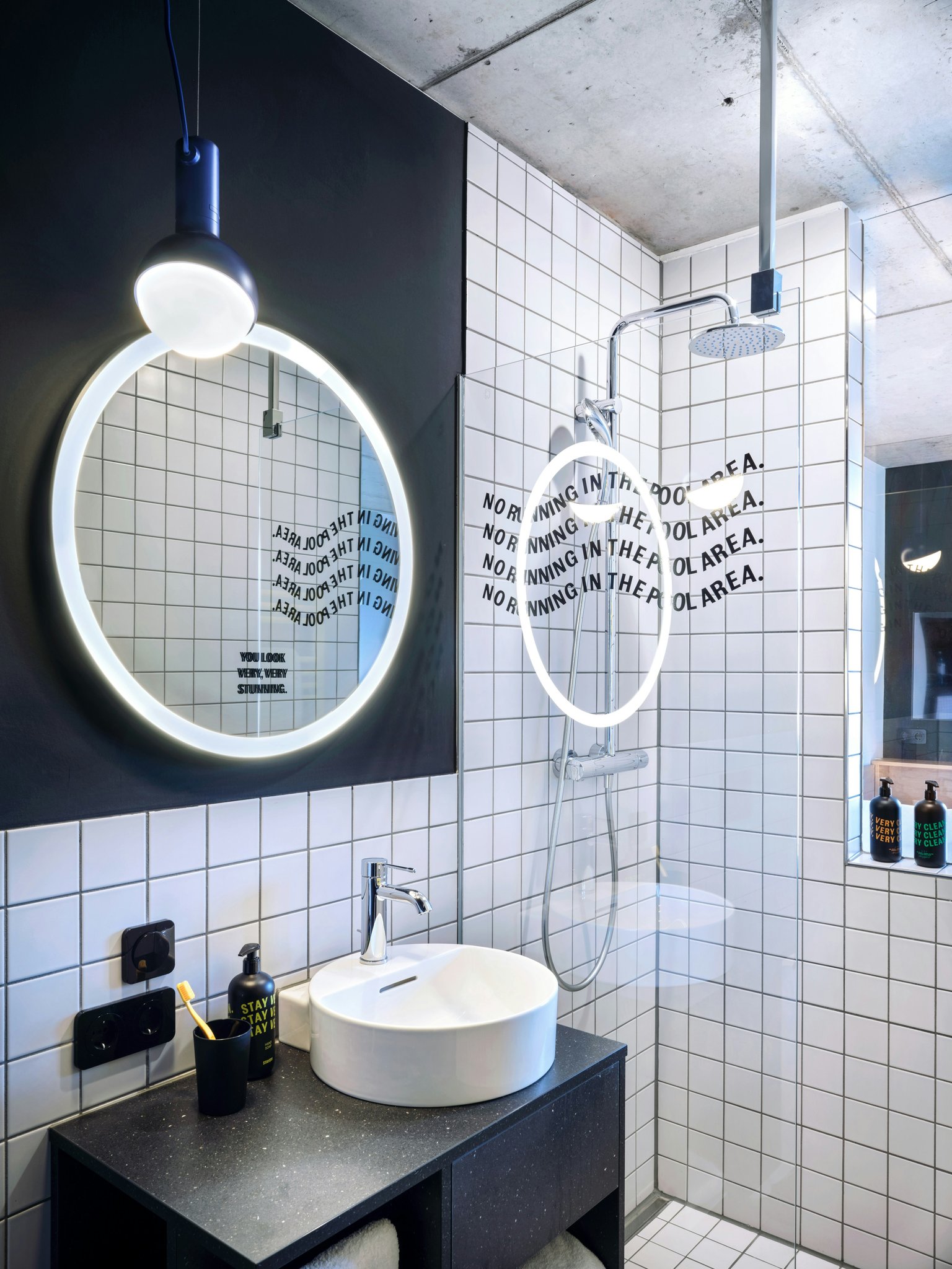 AVXFiqXkmFg2aGj9VUA_Apartment_with_Queen_Bed_and_Kitchene_S