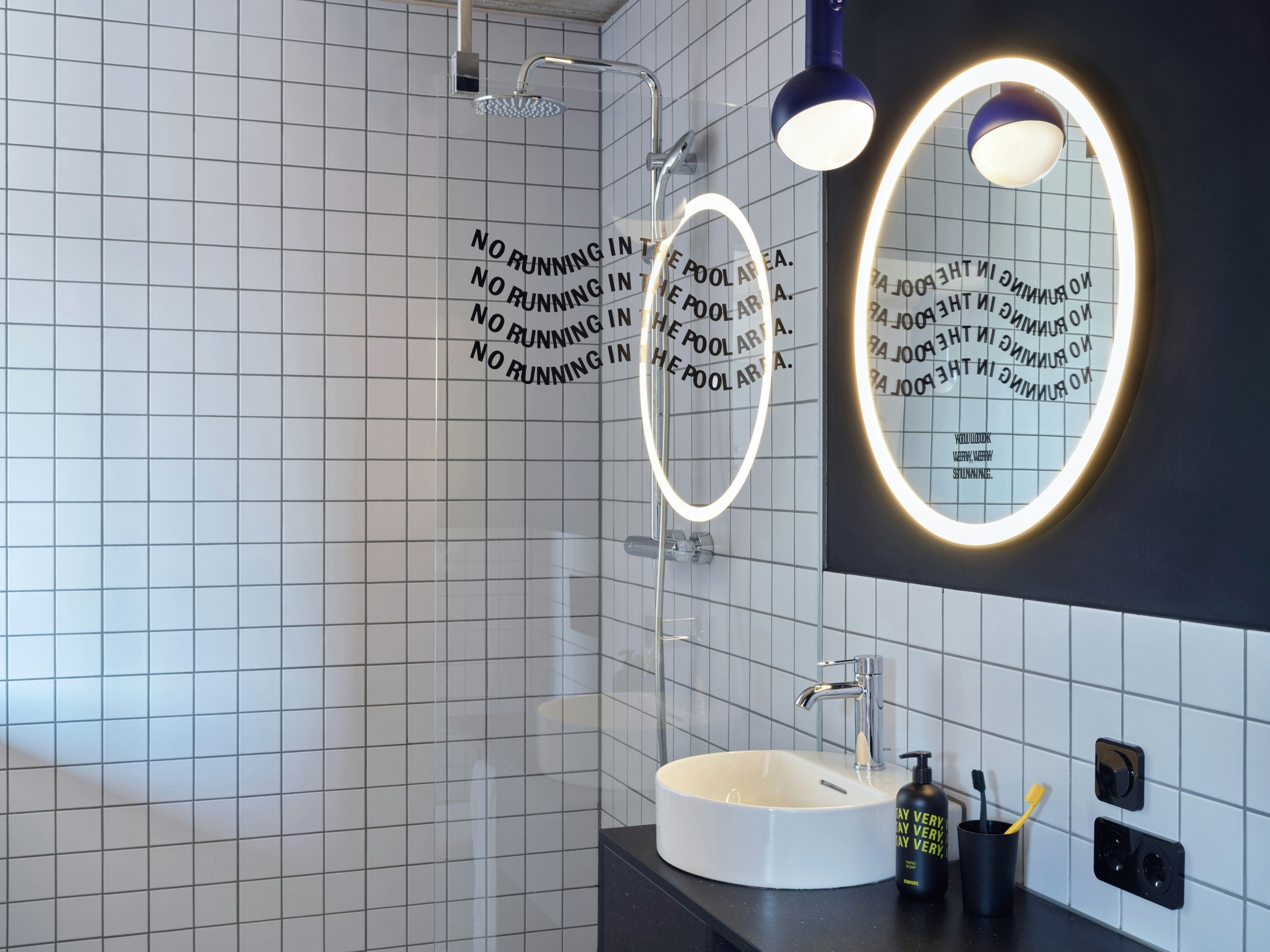 3P4WihHokmNBBWuACCmBg_Suite_with_King_Bed_and_Kitchenette_S