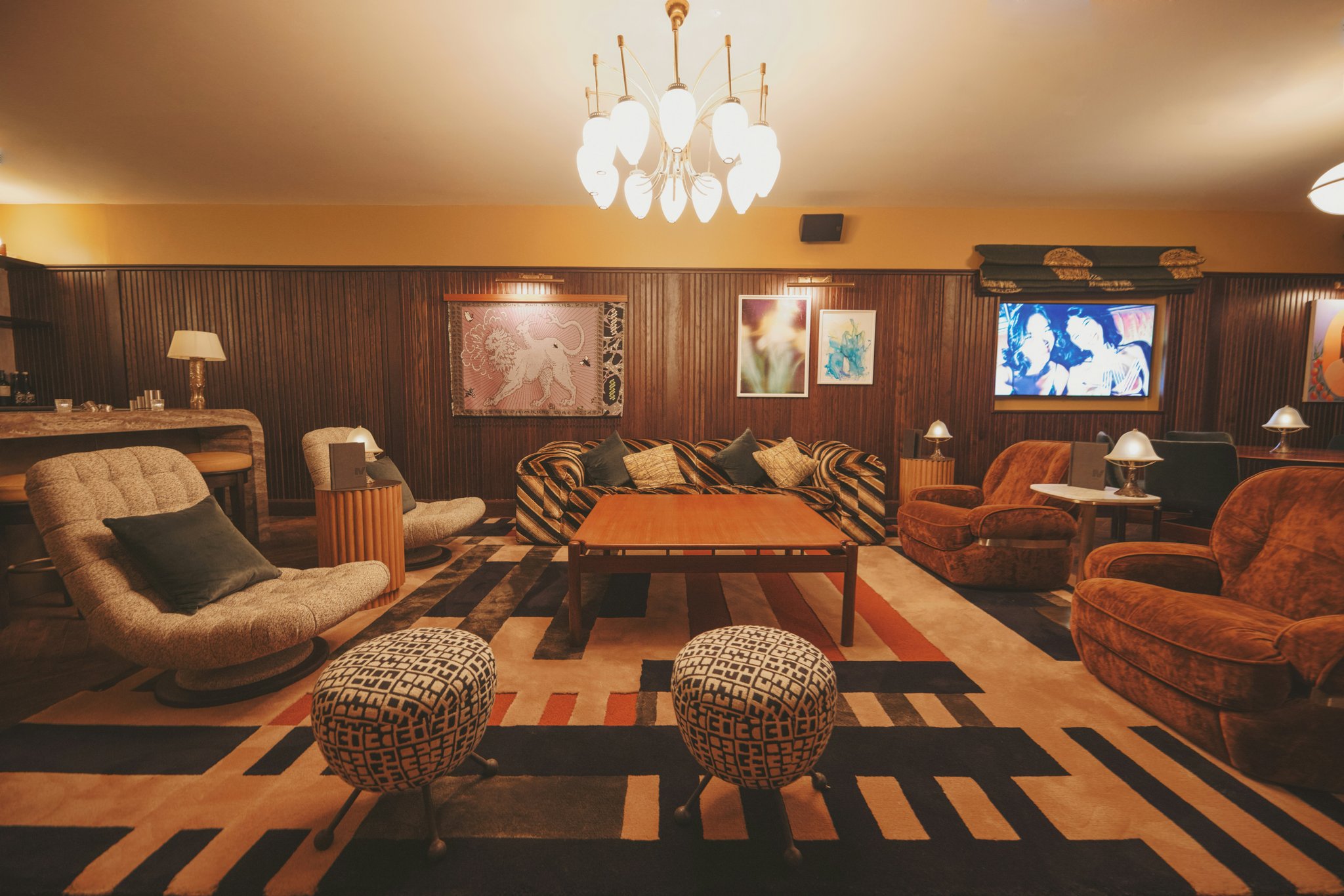 agP3G3I1OUCHenv38EeD5A_Living_Room-00_S