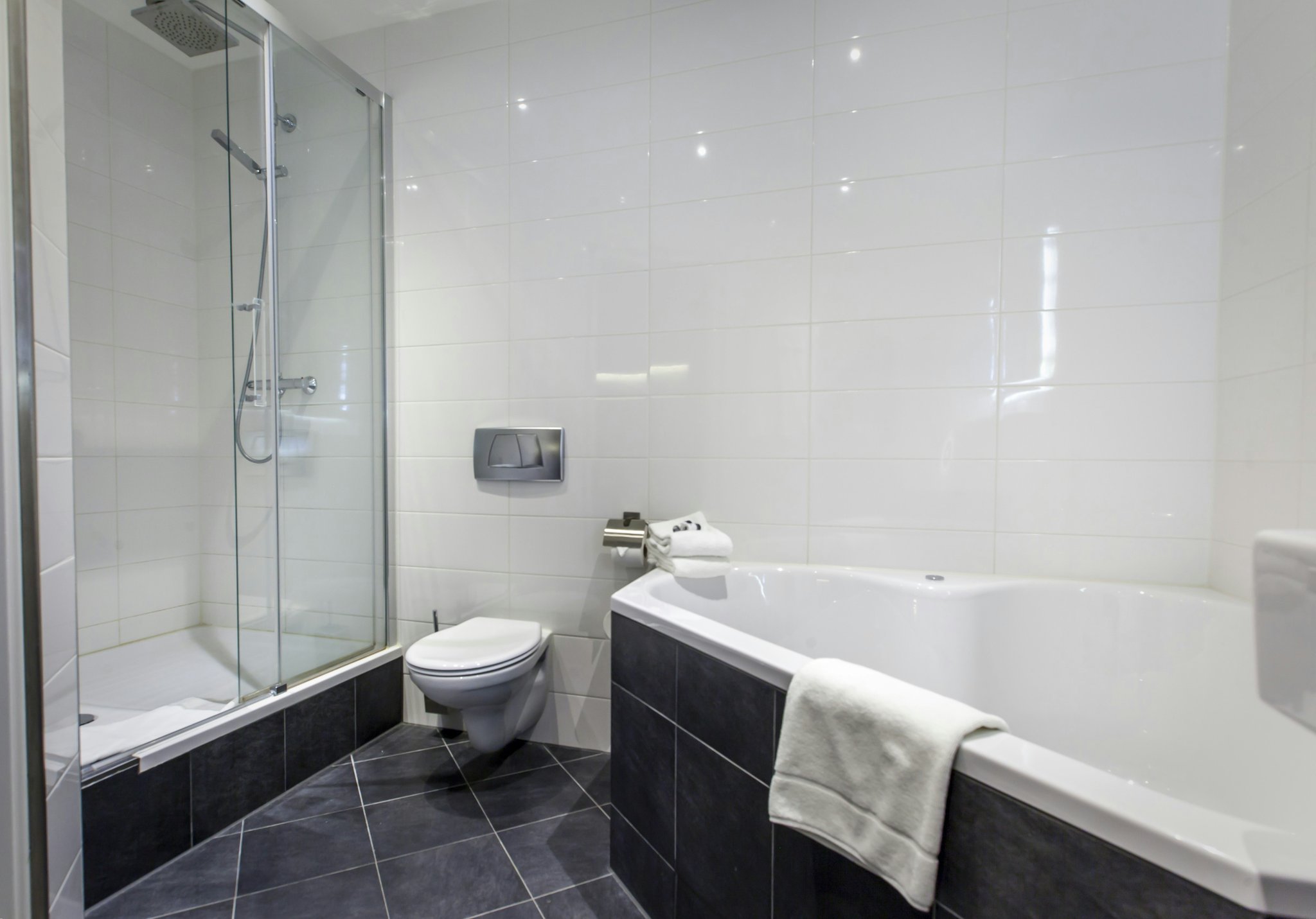 gRBHVmFSIk2ZO58a9r4ow_Bathroom_Suite_1-min_S