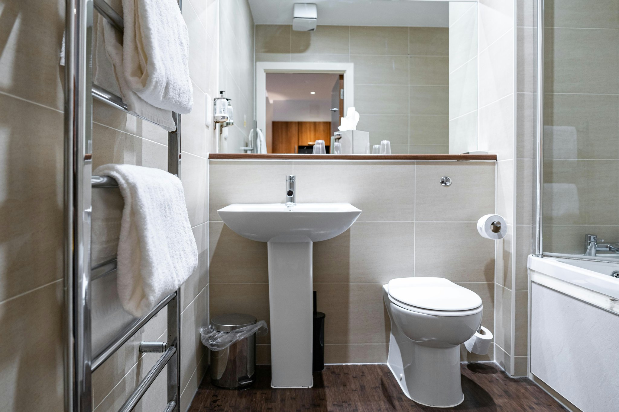 ZsyV9yWUG8mQHfKM2fuw_bathroom_S
