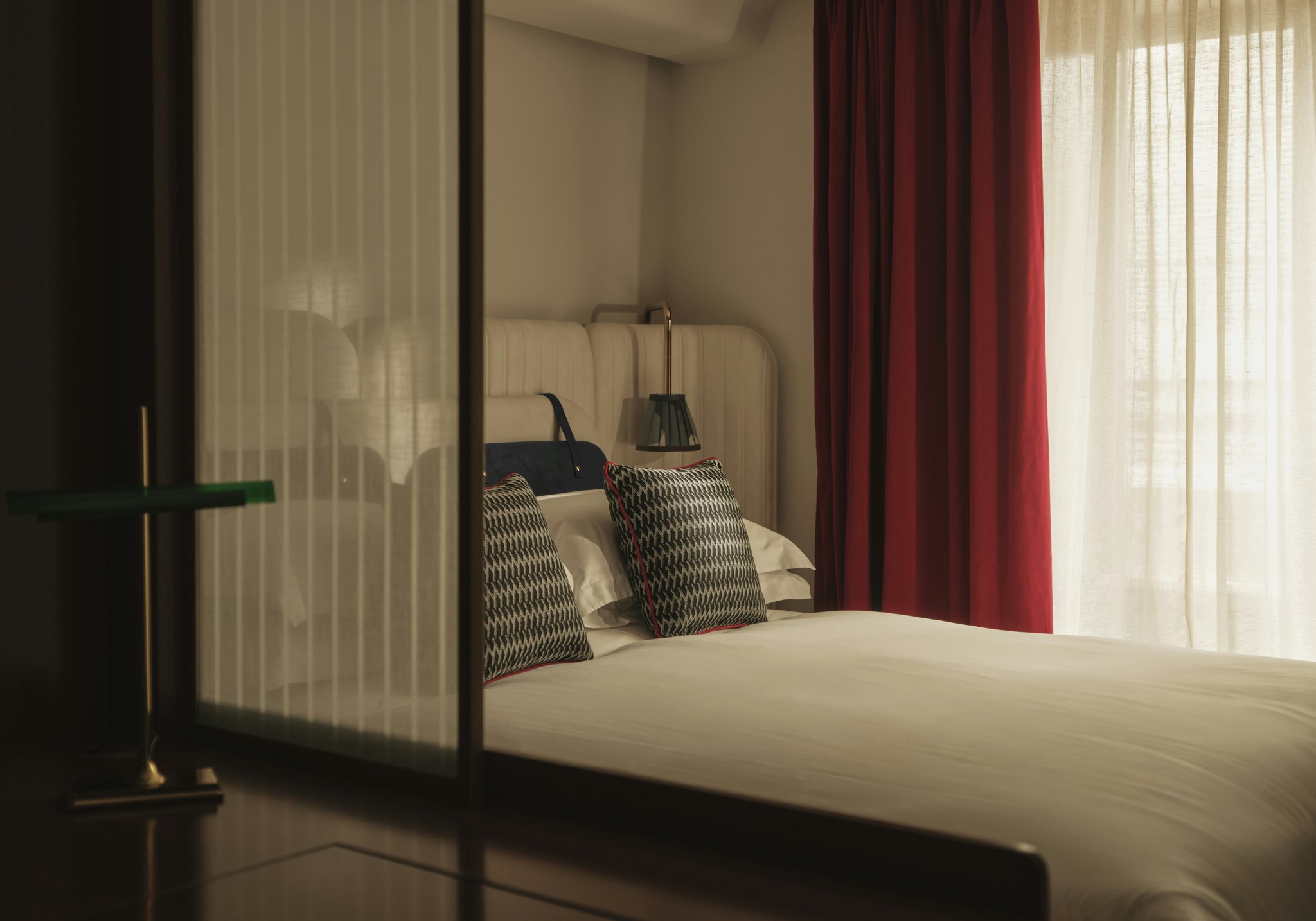 87Zc8jnvEmW2fVuB9Tg_Superior_King_Room_(2)_S
