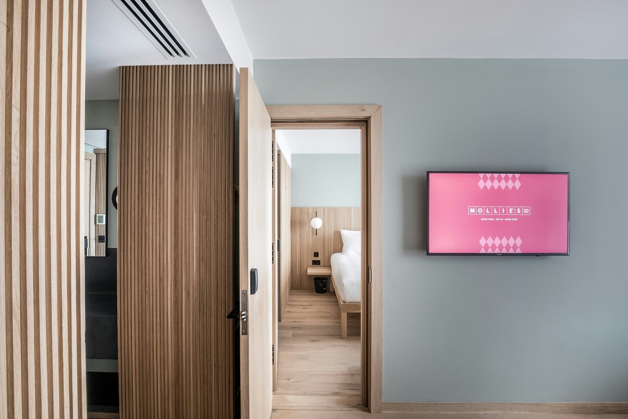 Tv4SqGOgCkuE5vsDtgPJQ_Interconnecting-00_S