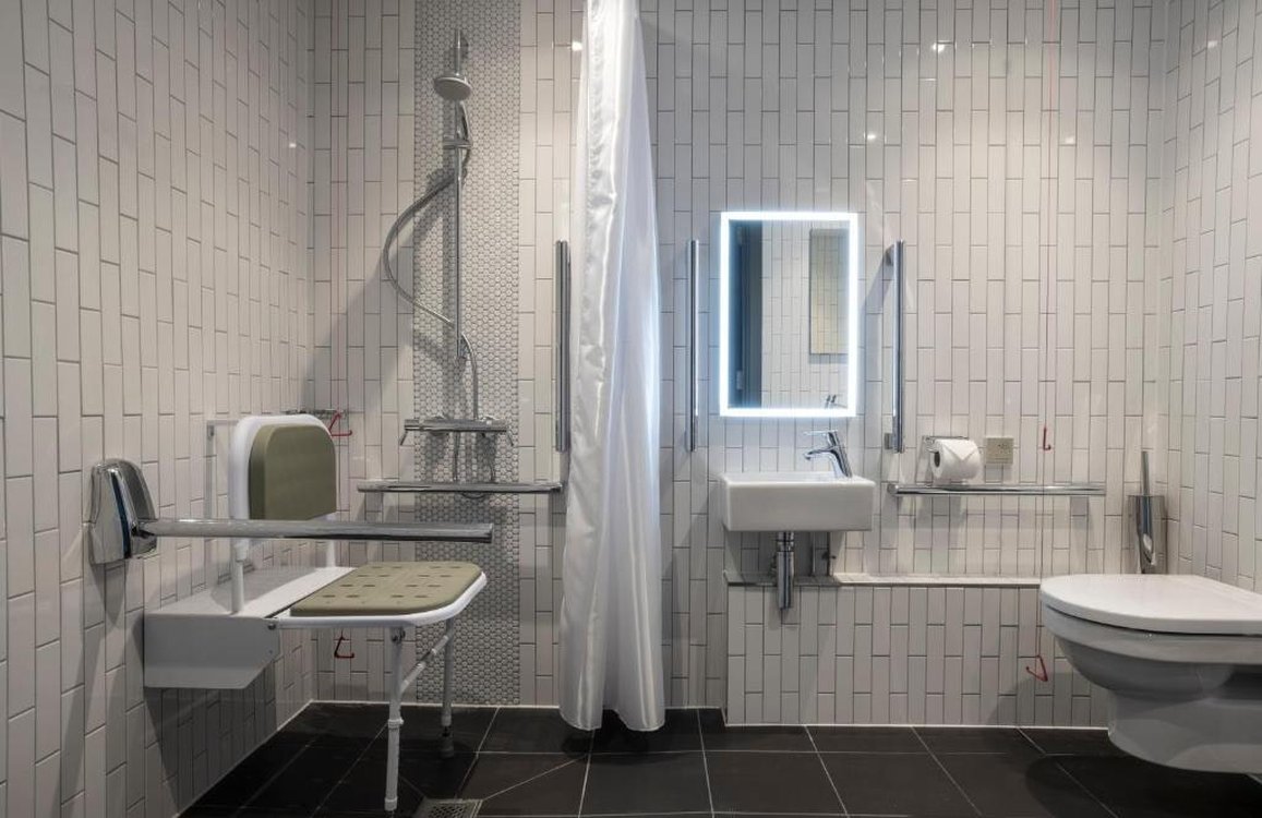 yYxK3gvkVUpqg6Rx0OJuQ_Accessible_bathroom_S