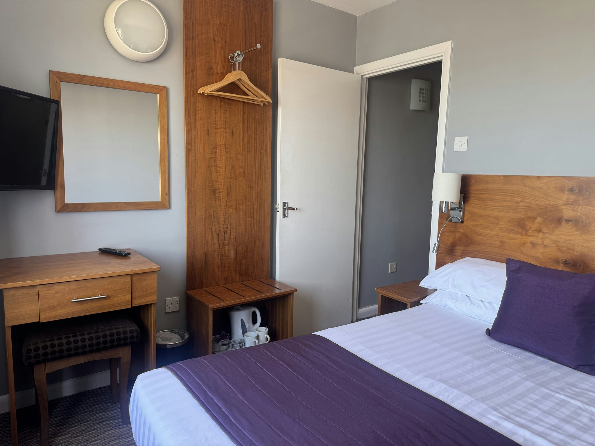 14XBUqbQ0yebsehmd6Wng_River_View_Double_Room-01_S
