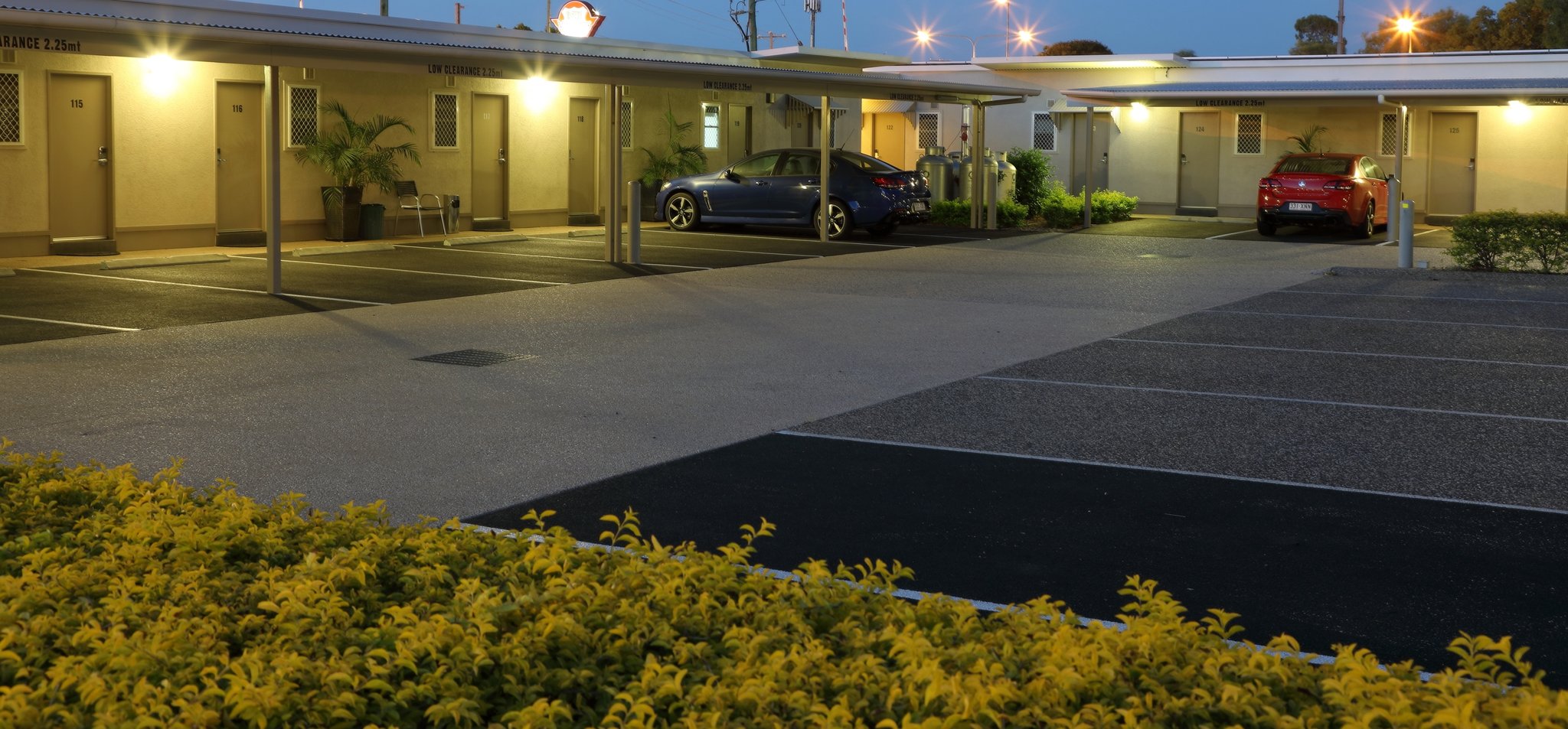Route_66_Motor_Inn_-__Parking1_S
