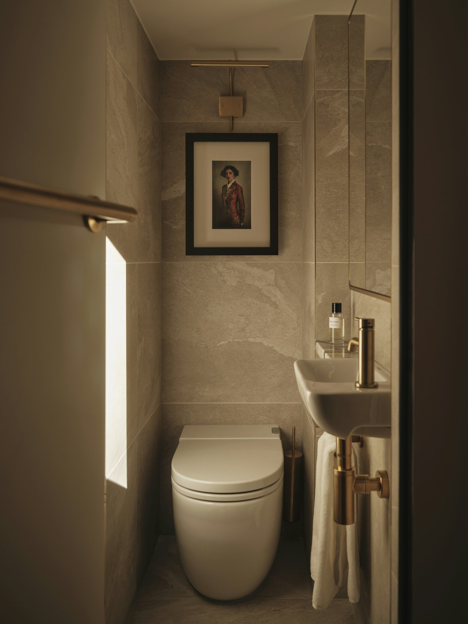 ageLYs1X00igcIml29GxuA_Standard_Queen_Room_2_S