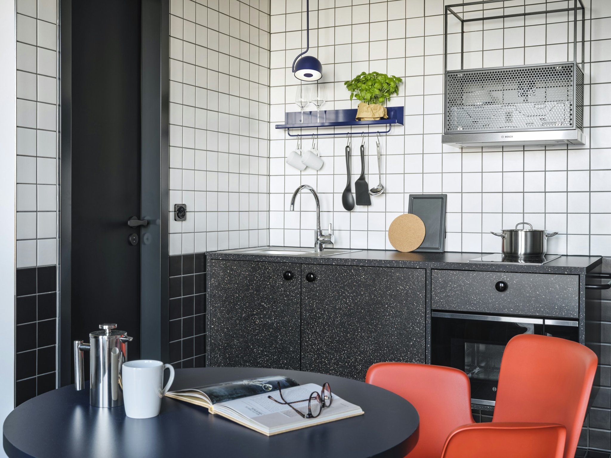 UeeL4PQQ0SJJy6c1LWQzQ_Apartment_with_King_Bed_and_Kitchen_S