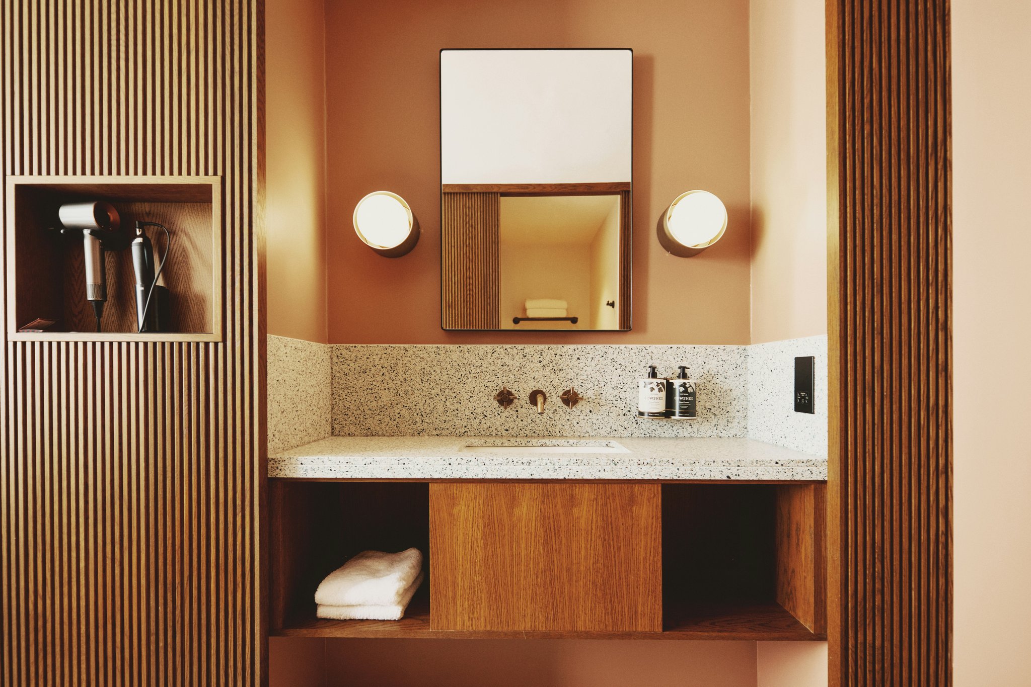 doHXaytT0eB6D4Ltc1hVA_Bathroom-_All_Room_Types-2_S