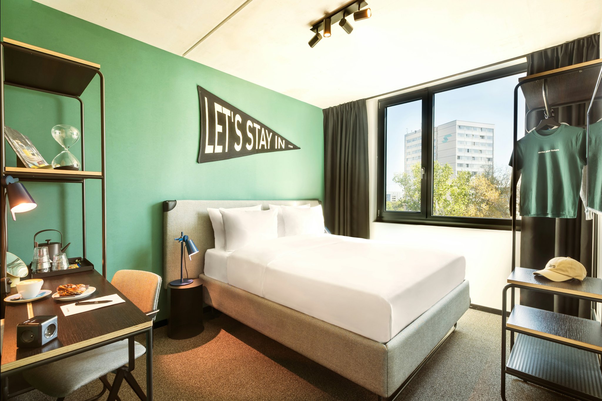 cABGbmo1vkmz7hPS1sE8yA_Berlin_Interior_Stay-Executive-Que_S