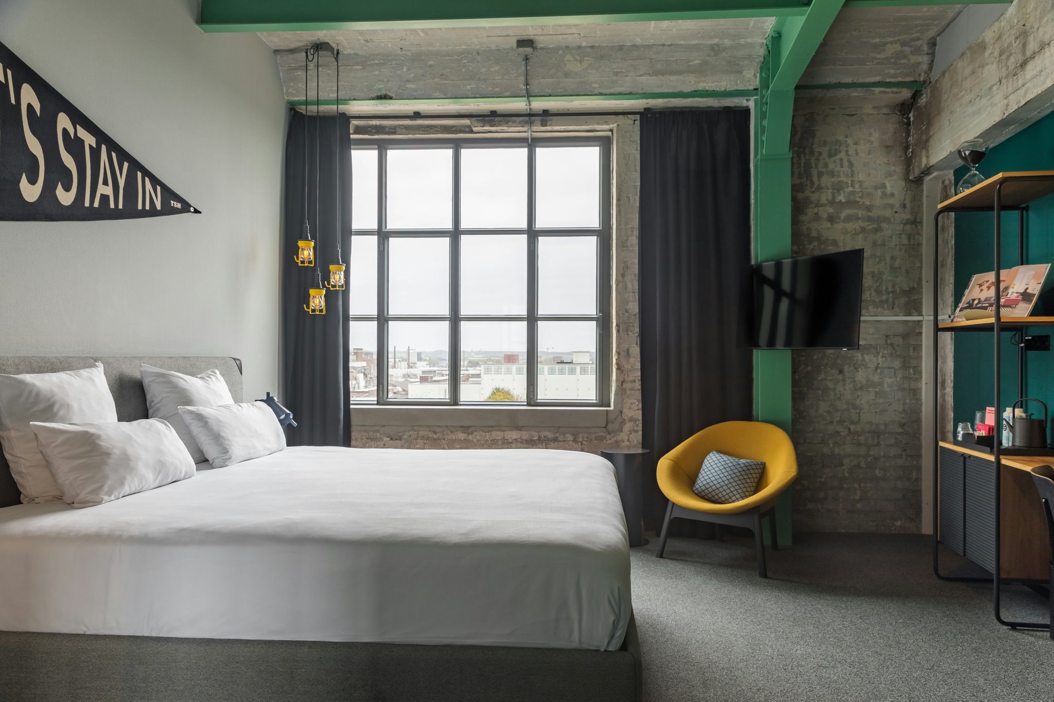 UJANLrAlESfmoi7UPF9bQ_Maastricht_Deluxe_king_room_S