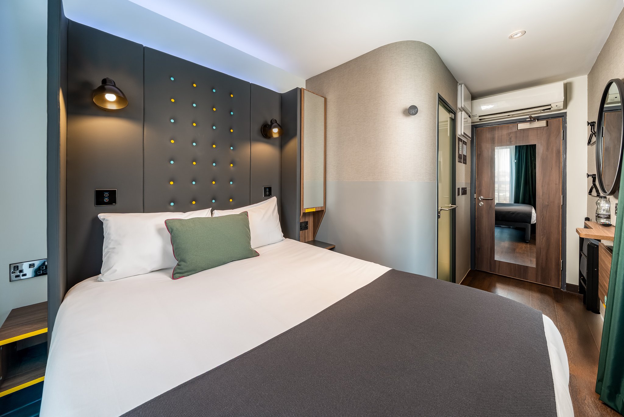 sai9njbl9EmIYZKD1Kbi2g_Canary_Wharf_Cosy_Double___S