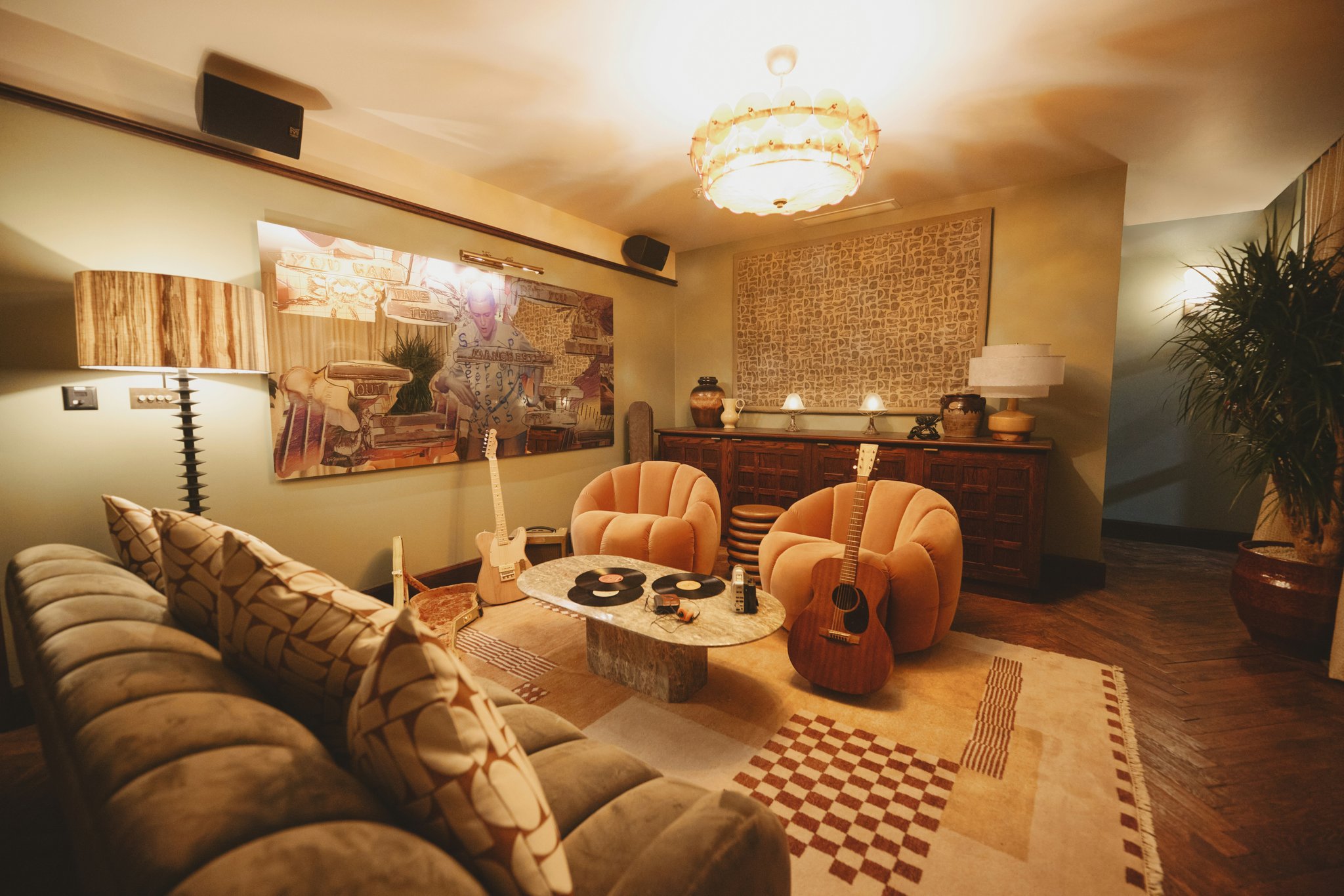 rUSXG3950uXZZao5LWeVw_Green_Room_-01_S