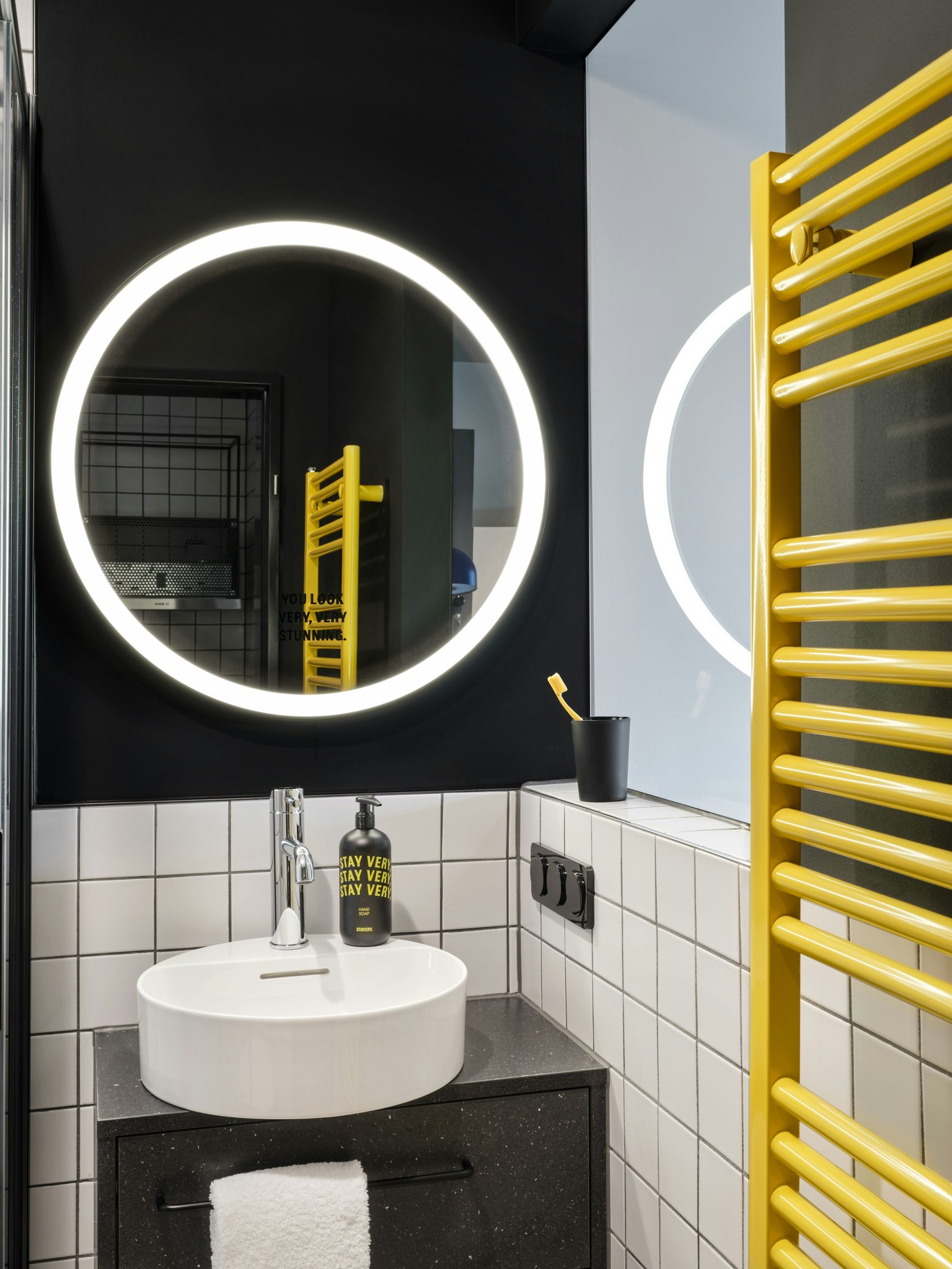 cubSsoKo0SsHibgqJtRw_Apartment_with_King_Bed_and_Kitchene_S
