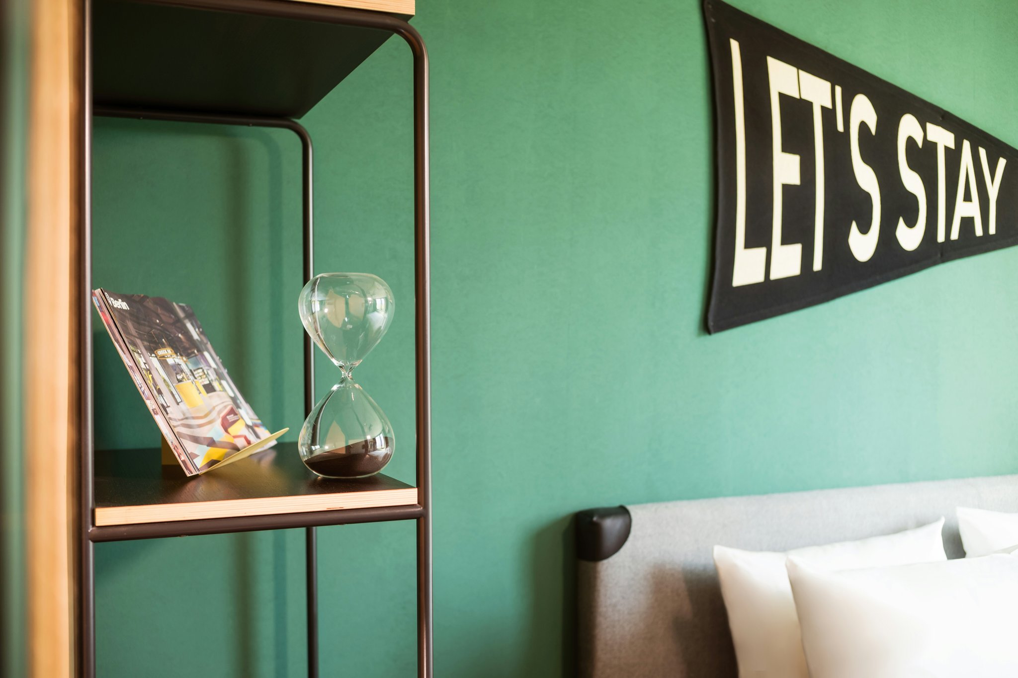 ZD3HqVYhRkyfJSr4OXvQJA_Berlin_Interior_Stay-Executive-Que_S