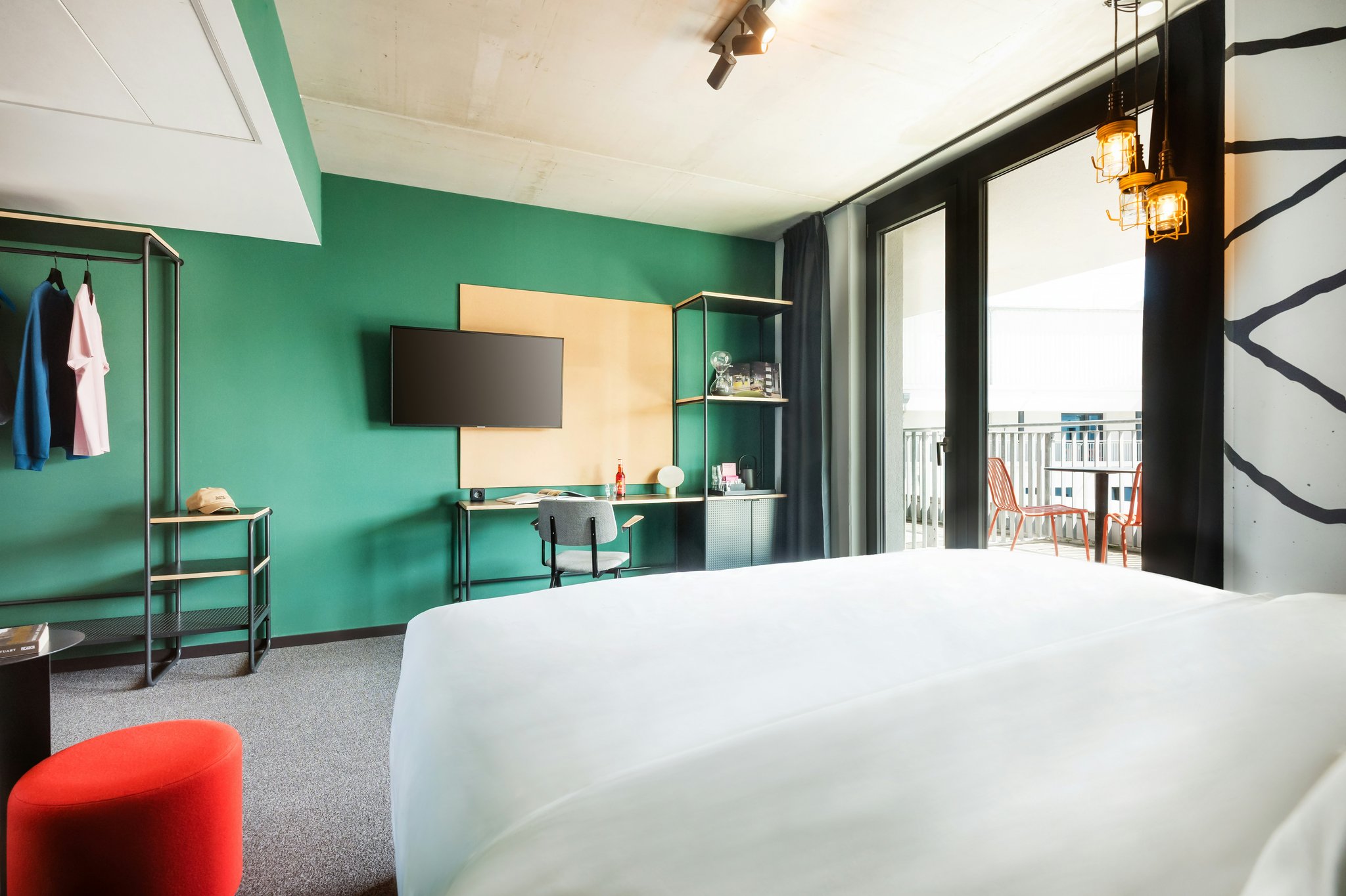 glOYAOptx0iNKhqx5yMj8w_Berlin_Interior_Stay-Deluxe-King_2_S