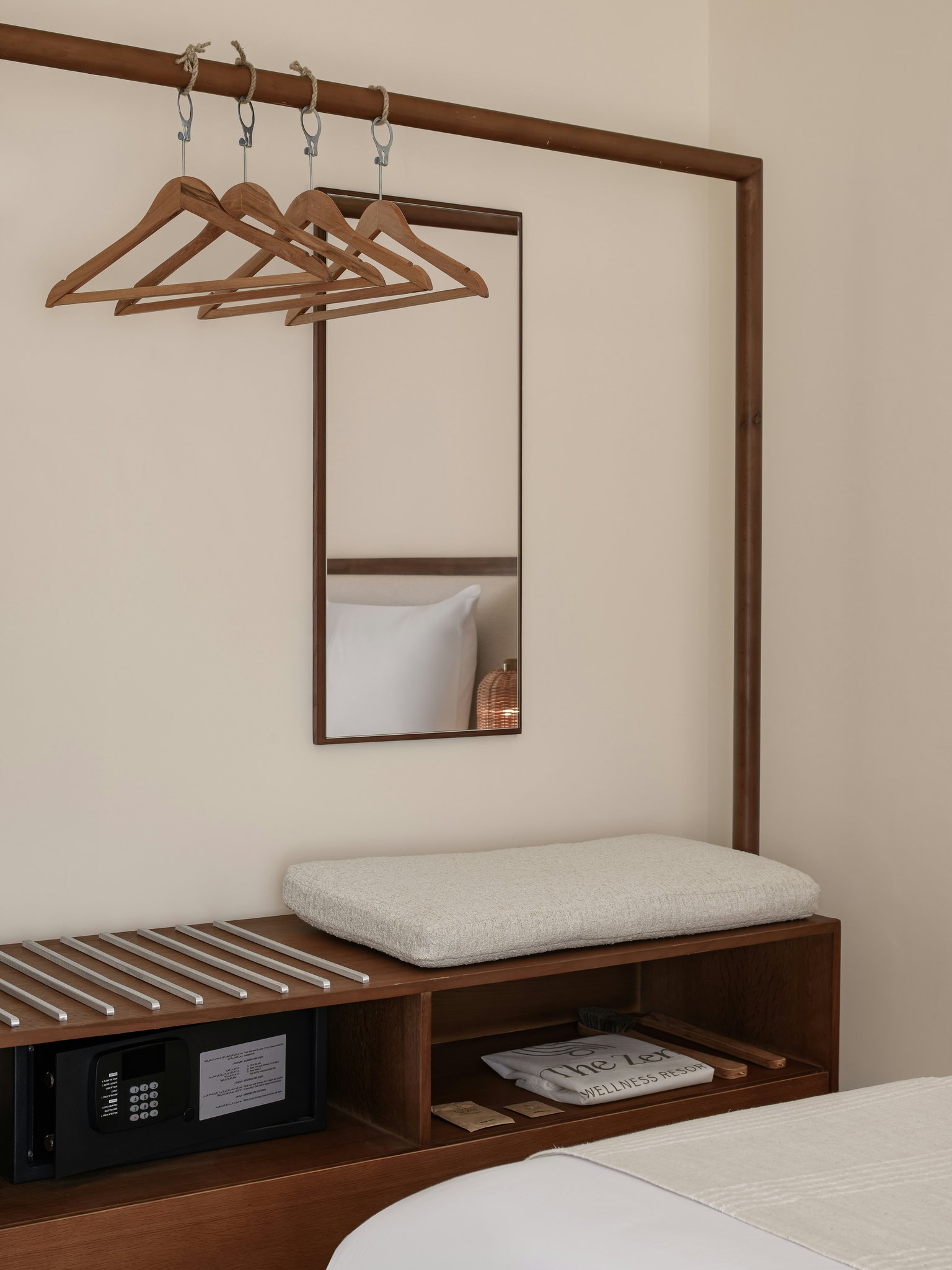 KEQ5JYYV9UqyUzHPSMY3jA_Duo_Retreat_Room-00_S