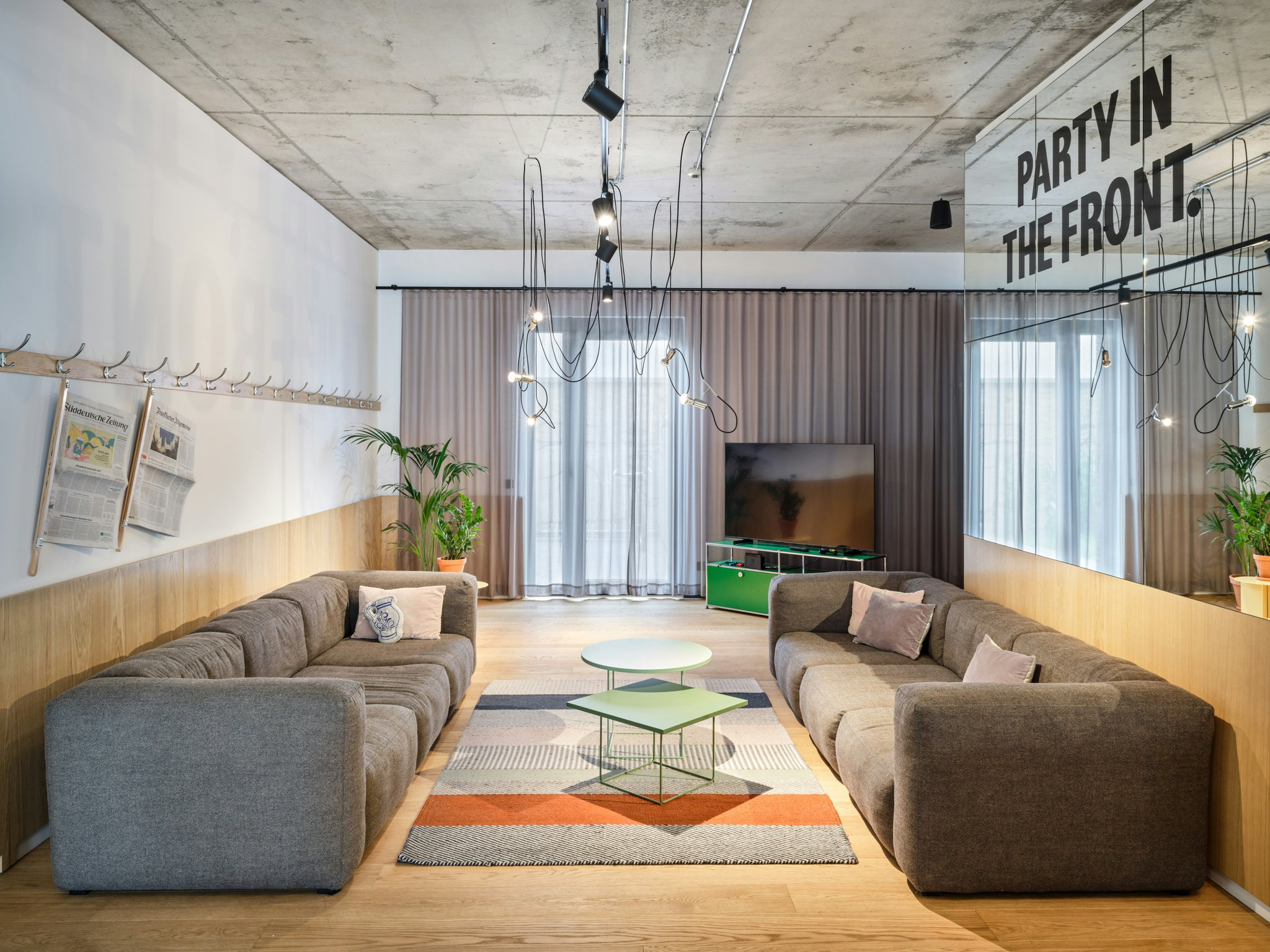 aX2ailp5nkegIpPFV2GrQ_Coworking_space_S