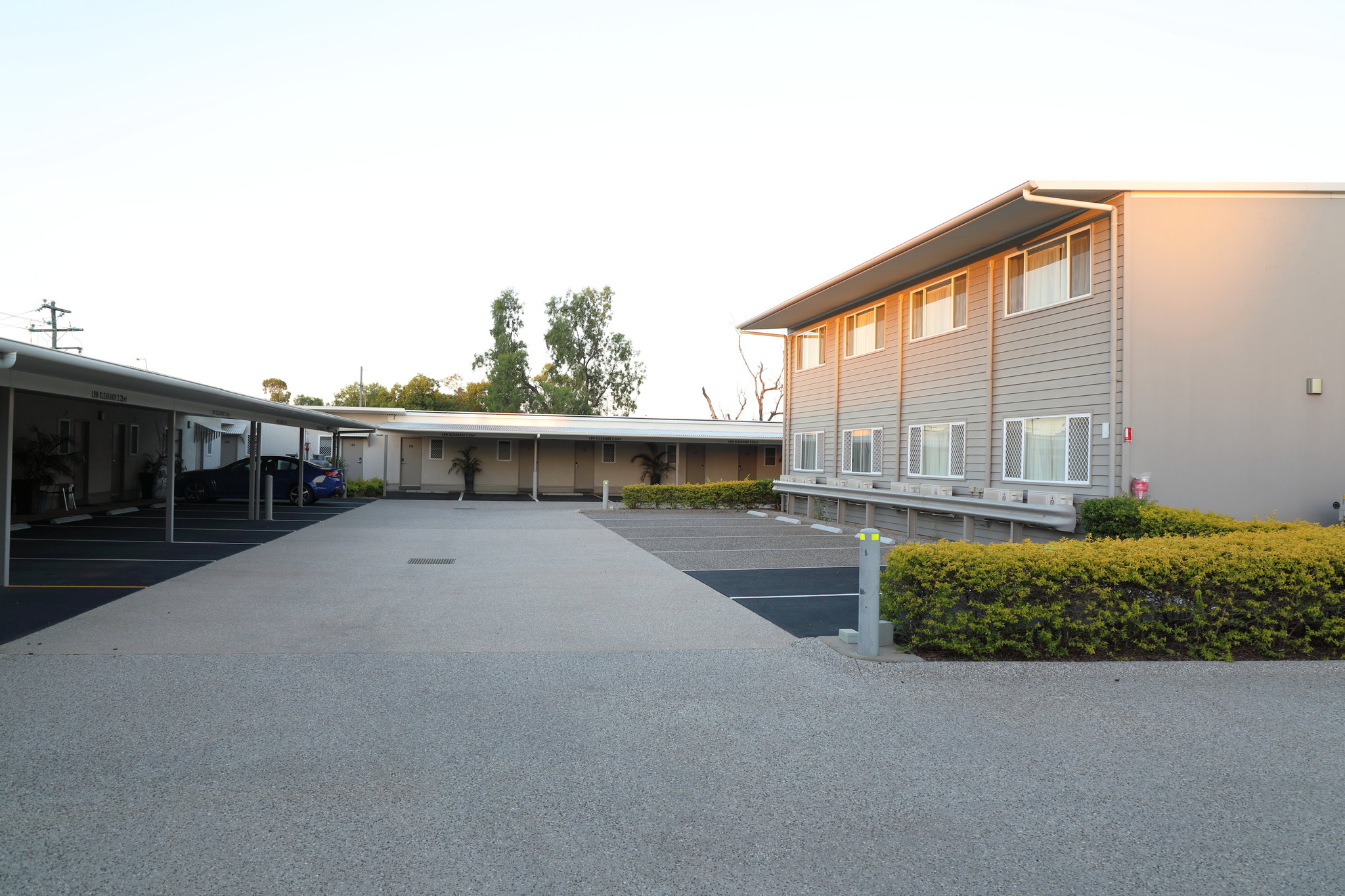 Route_66_Motor_Inn_-__Parking_S
