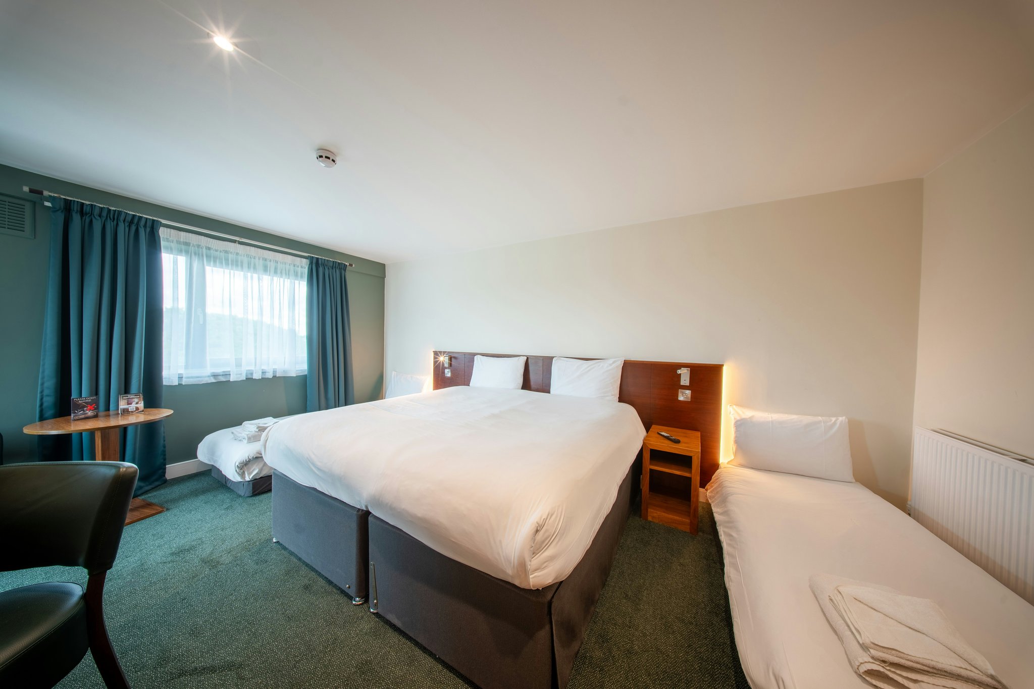 yFBPoDbY8EeLcxLYP4NrJg_Preston_International_Hotel-64_S