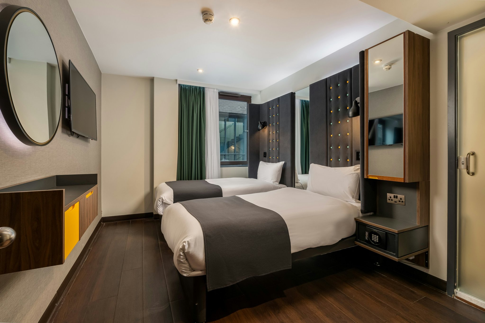 YJJO7QXQdEWrRtX94f4C9w_Liverpool_Street_Cosy_Twin_with_wi_S