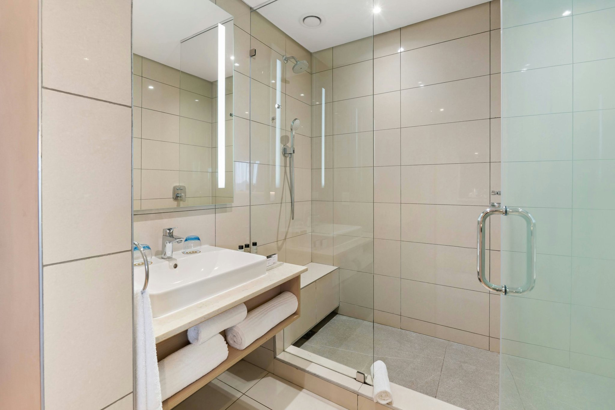 DJuxOUtQiEOr53wvaYAYSw_Studio_Apartment_Bathroom_S