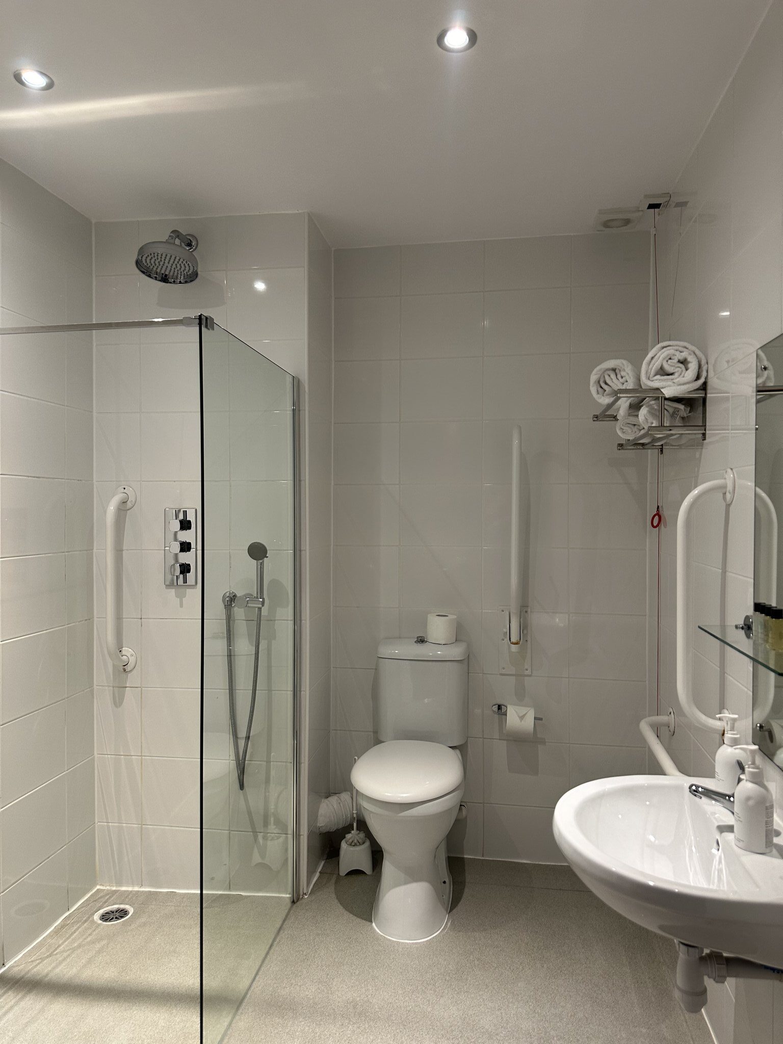 Standard_Double_Room_Bathroom_S