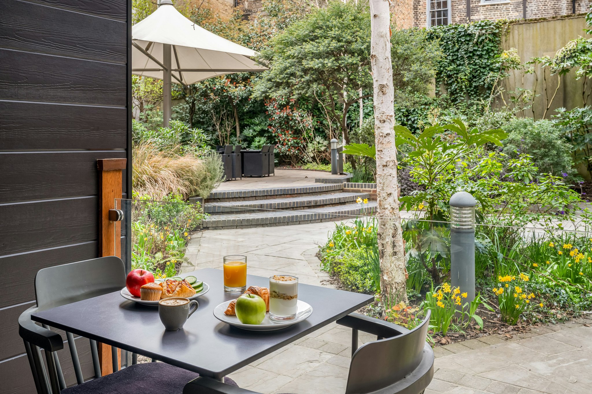 4TwP0rTe0KxLrUpUHGfCA_Liverpool_Street_Garden_S