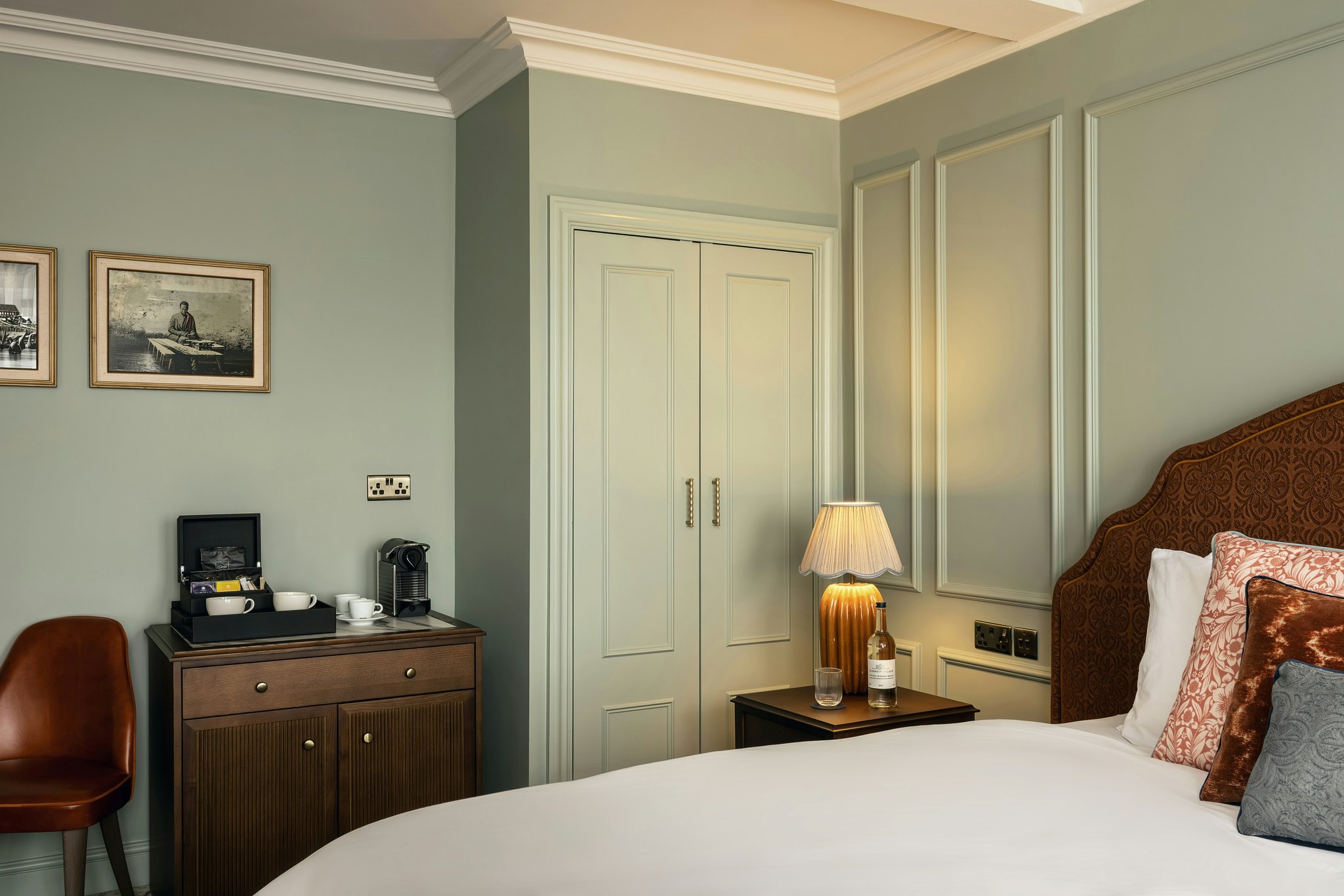 zF2KoEOAxUmmjK2z0kA_Generous_room_2_S
