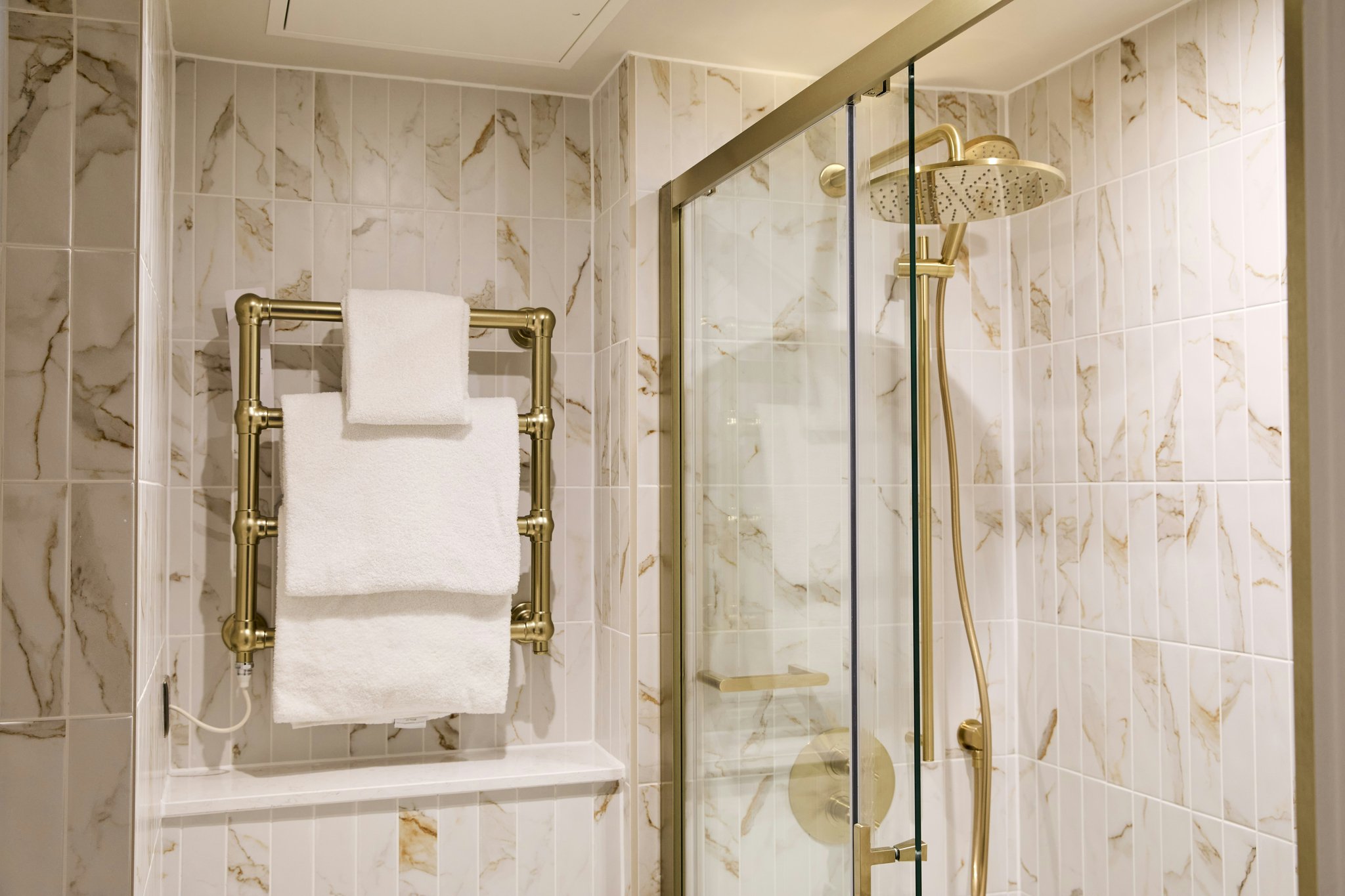 bW48ADjCakaq90Qx6xwHvQ_Shower_S