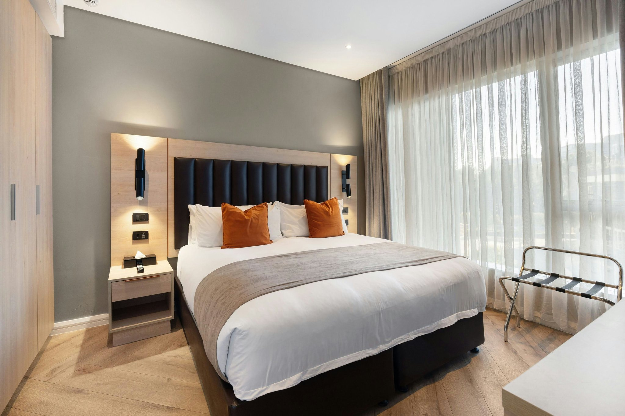 uRuuv5ZZ1kGWlNZuBvsCGQ_Junior_Suite_Bedroom_S