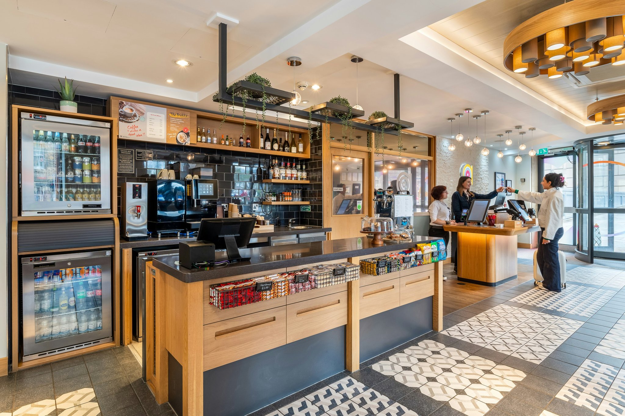 gb0kTLXrEKZxKuySUqjTA_Edinburgh_Haymarket_Front_Desk_S