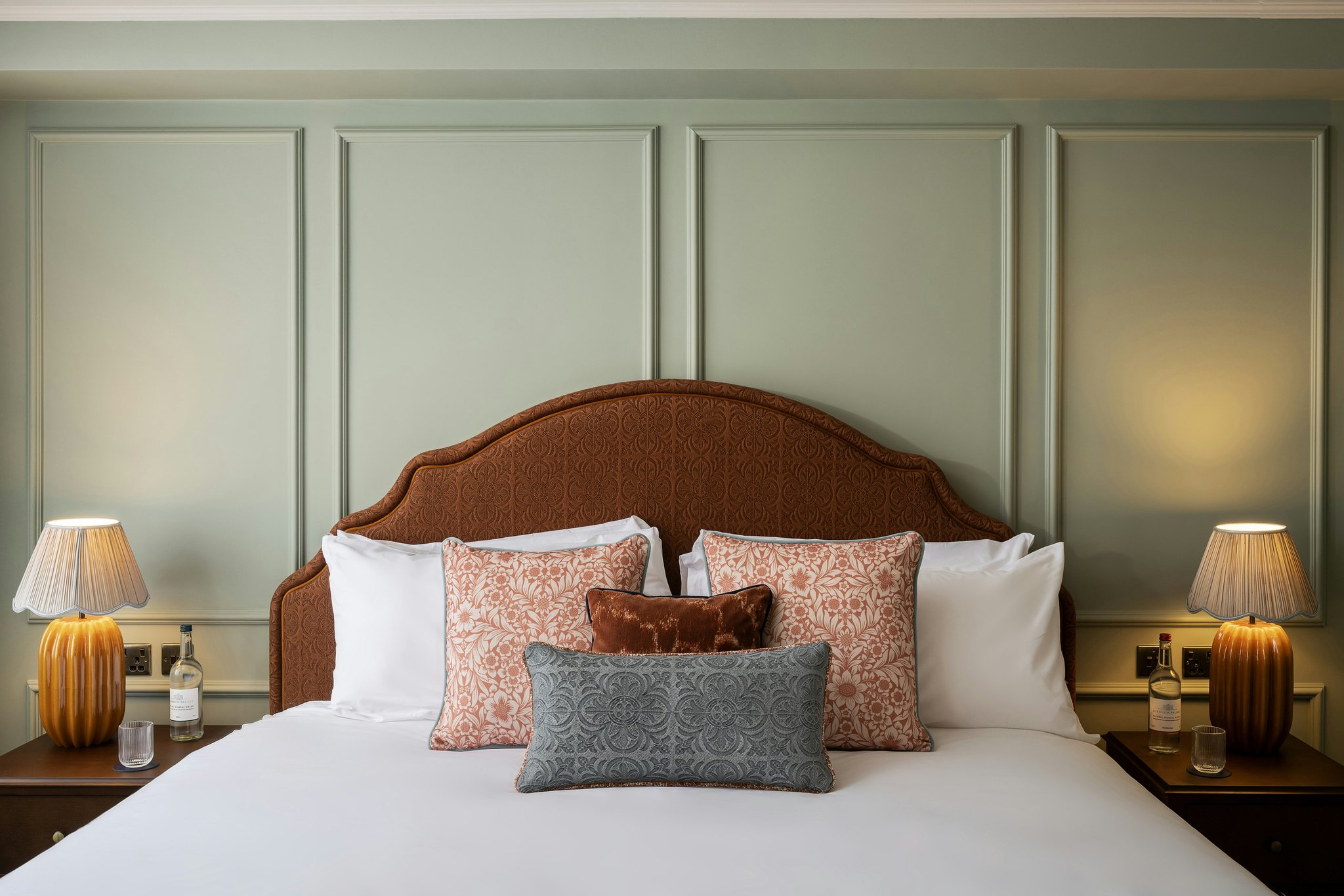 oLzRsCCm3EWgINwPHmeBKA_Junior_suite_bed_S