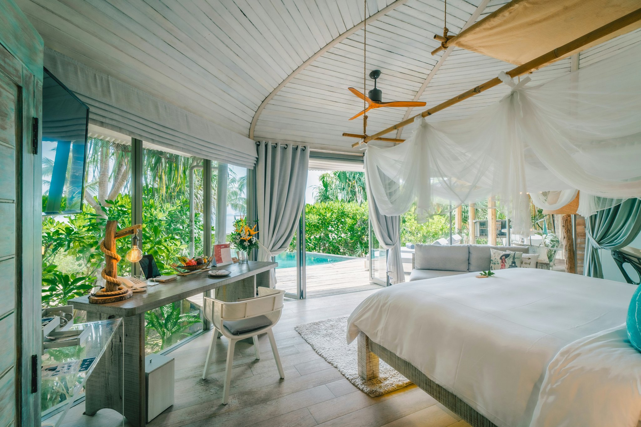 Lr4uGWnLx0CS9Nrr6eYPg_Beachfront_Pool_Villa_13_S