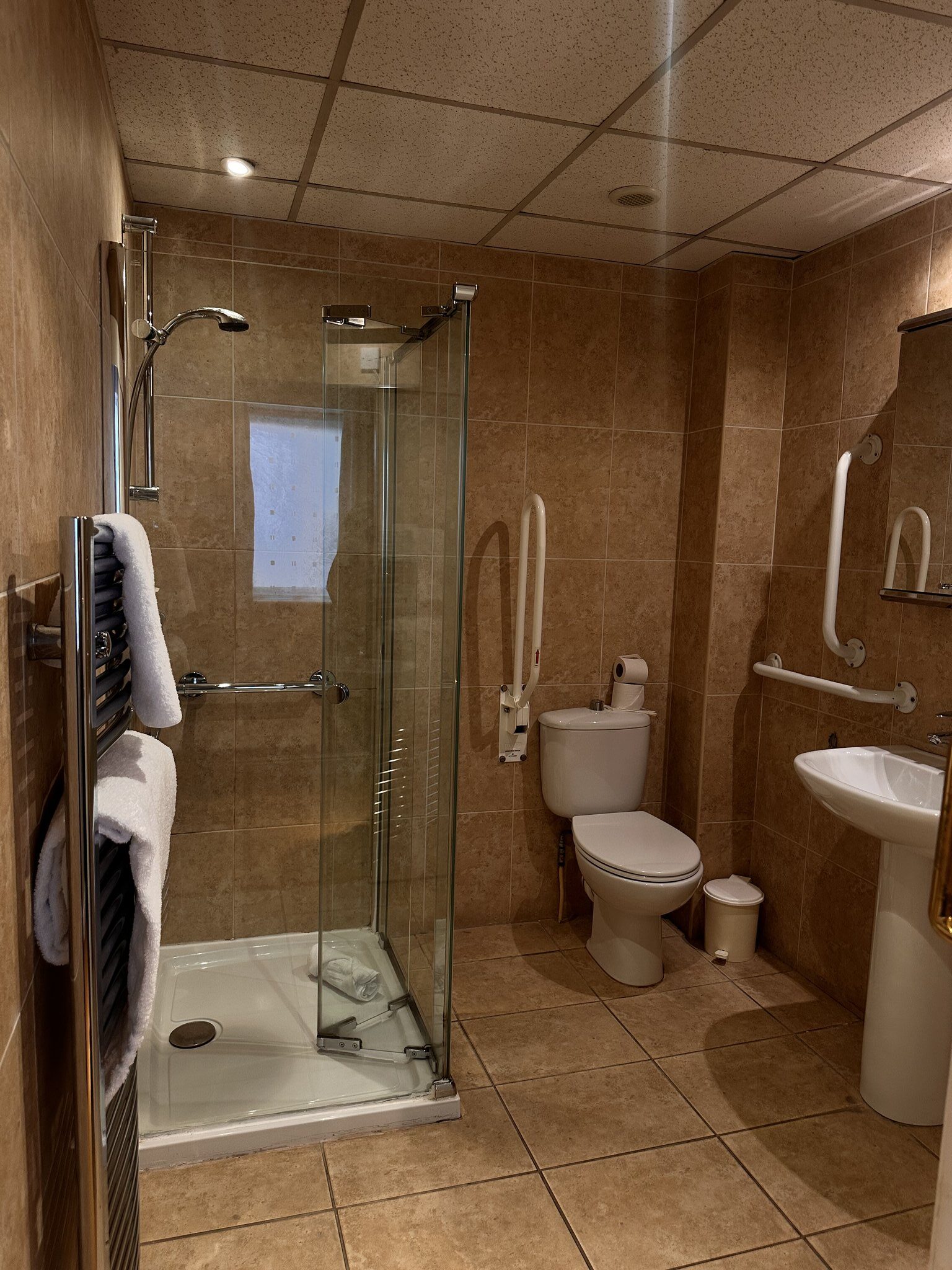 Standard_Room_Accessible_Bathroom_S