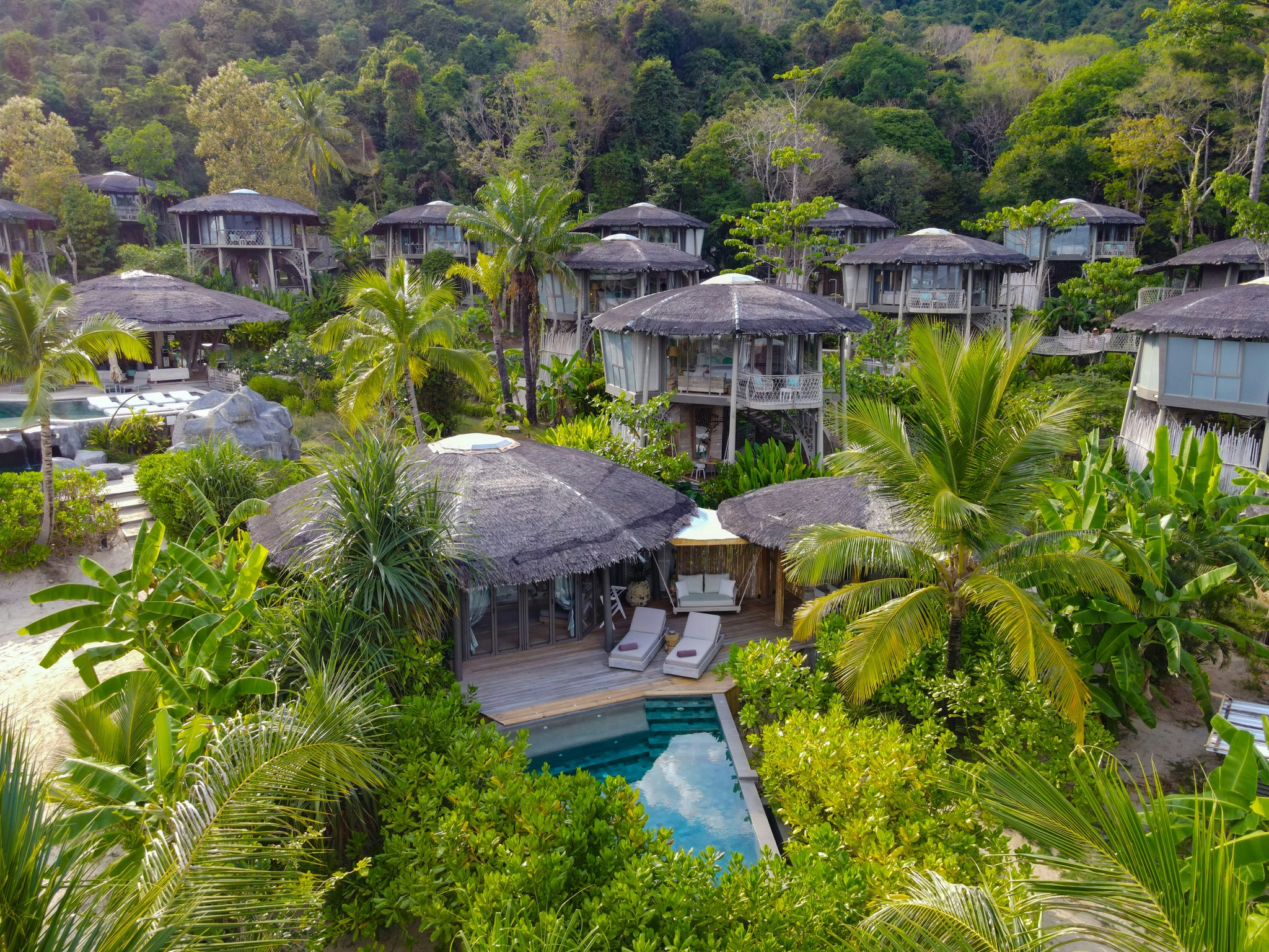 q123L3QmE0O8DhQEiNzNqw_Beachfront_Pool_Villa_2_S