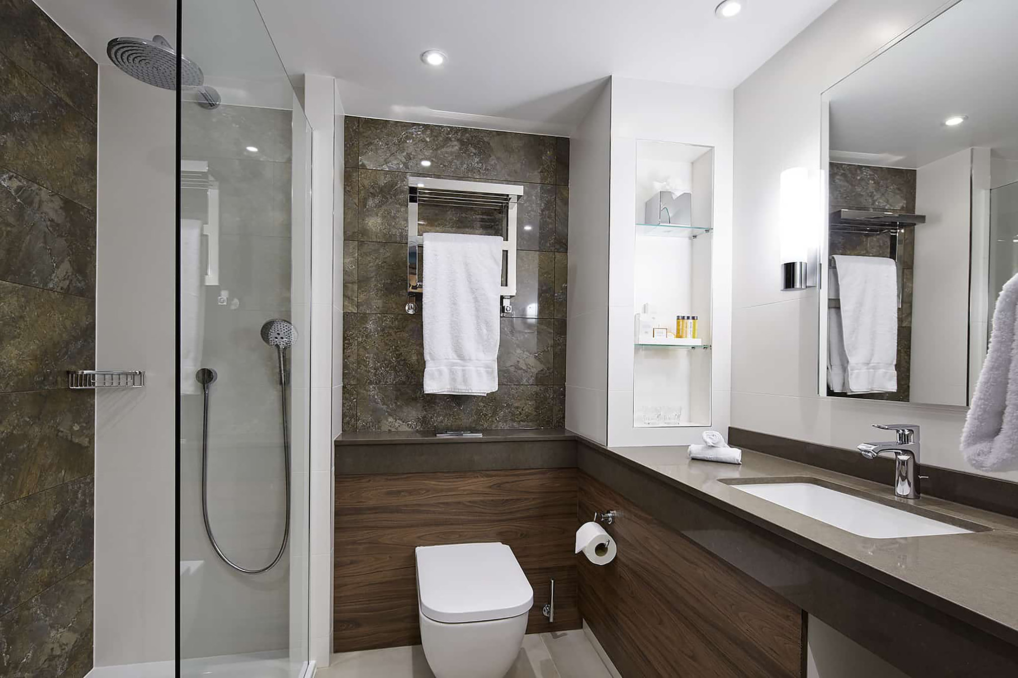 Feature_Rooms_Iver_Room_Oakley_Room_Bathroom_S