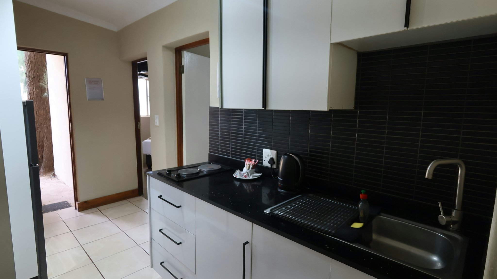 1DPZ2QqK7U2kyMAlTV2Ymg_Luxury_Room_with_Kitchen_IMG_0770_S