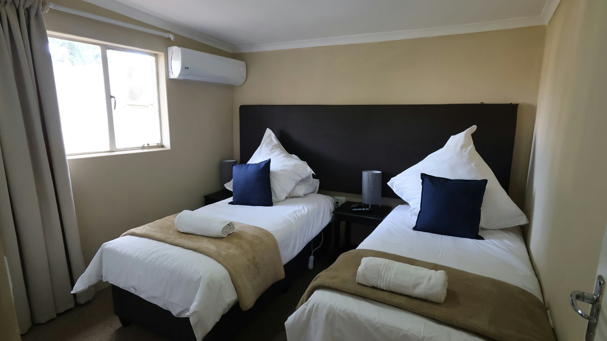 P4TEIlWwUWRtFoMvkMWA_Luxury_Room_with_Kitchen_IMG_0758_S